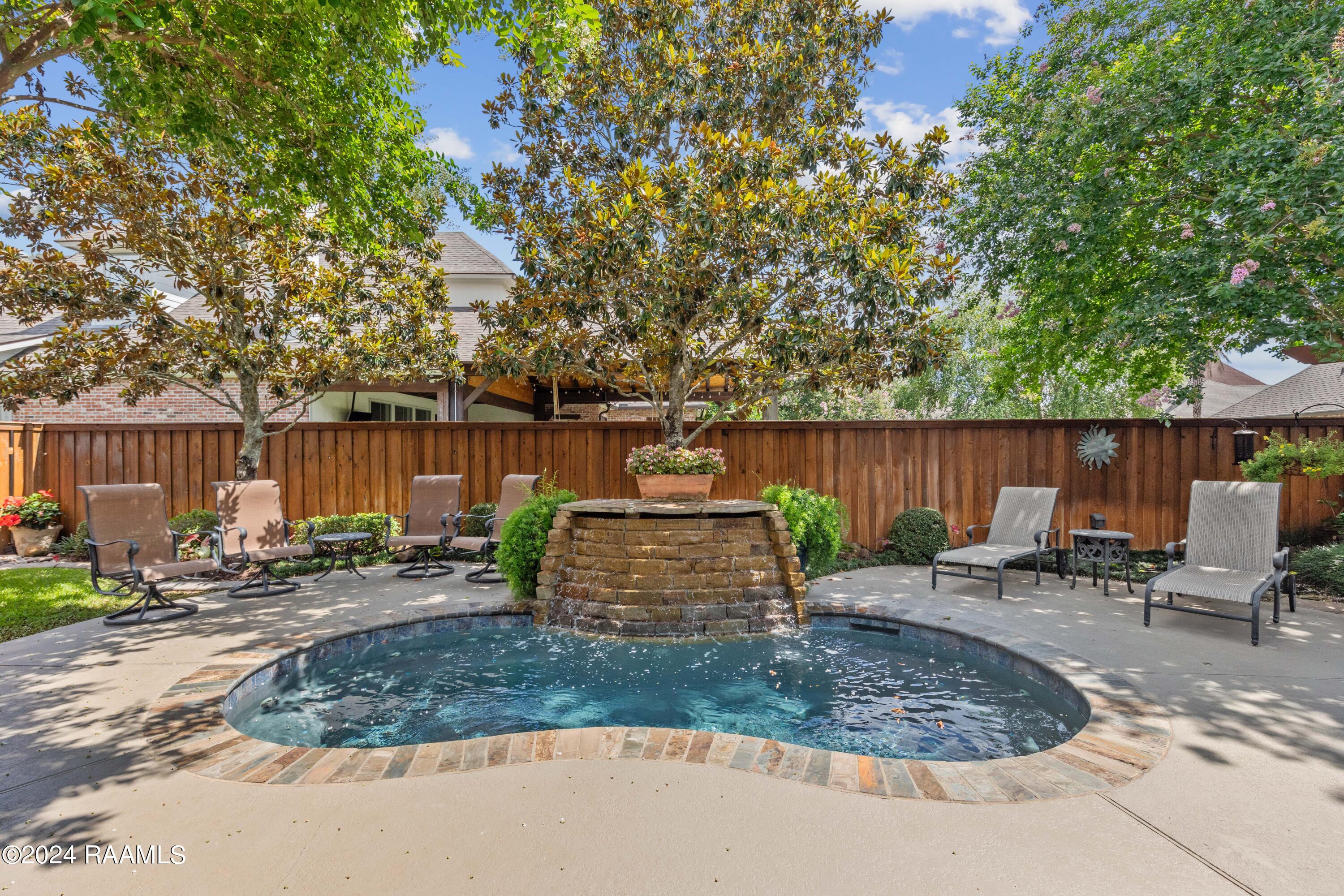 215 Brahmwell Court