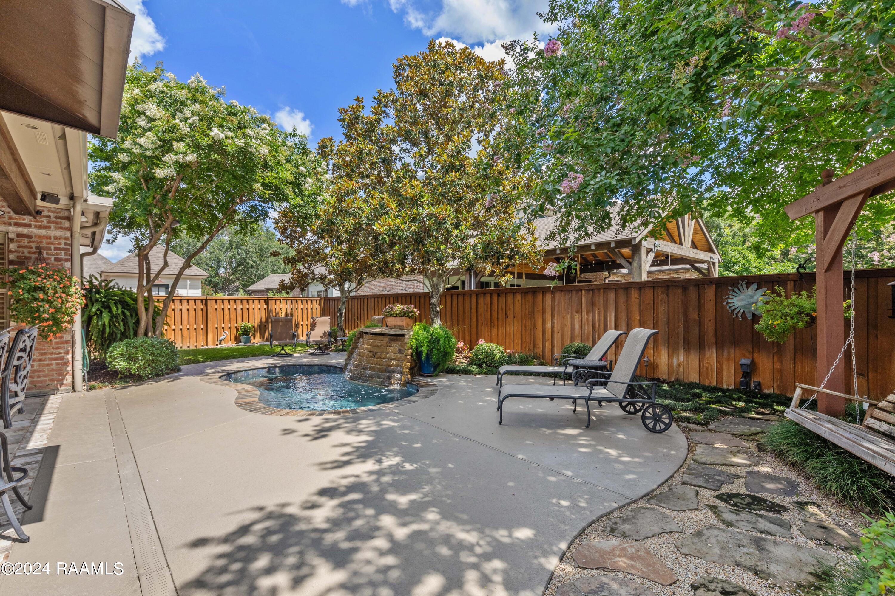 215 Brahmwell Court