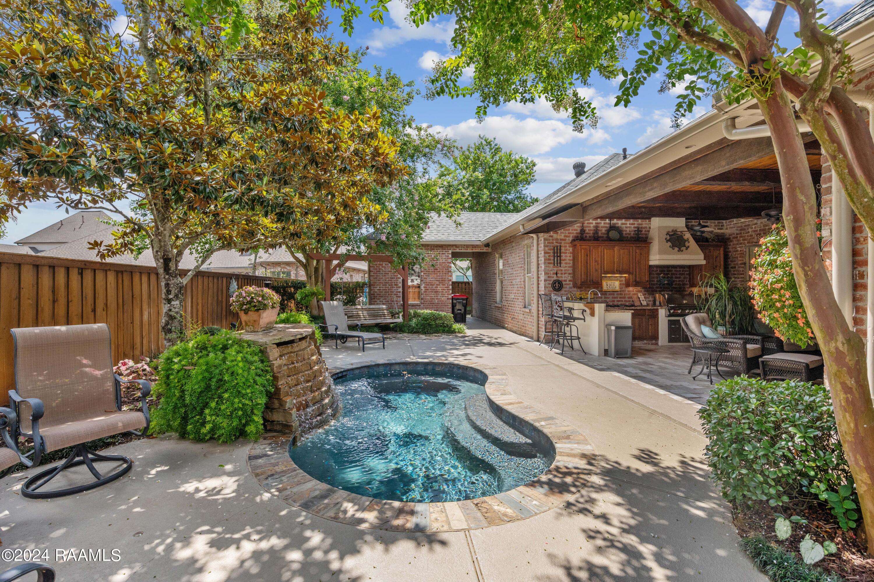215 Brahmwell Court