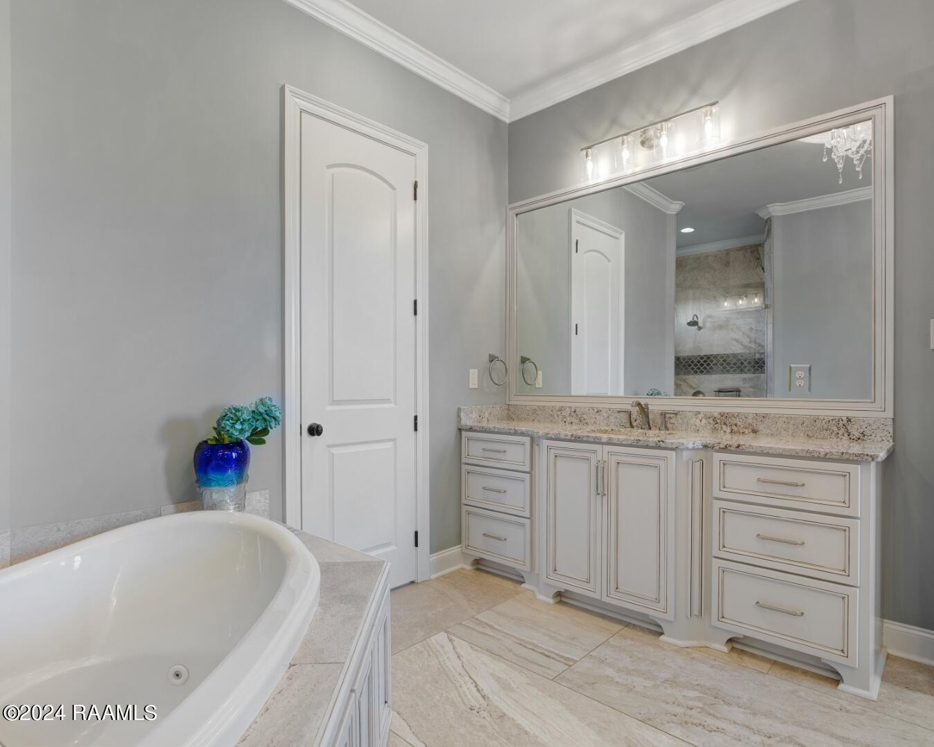 204 Rue De La Rochelle