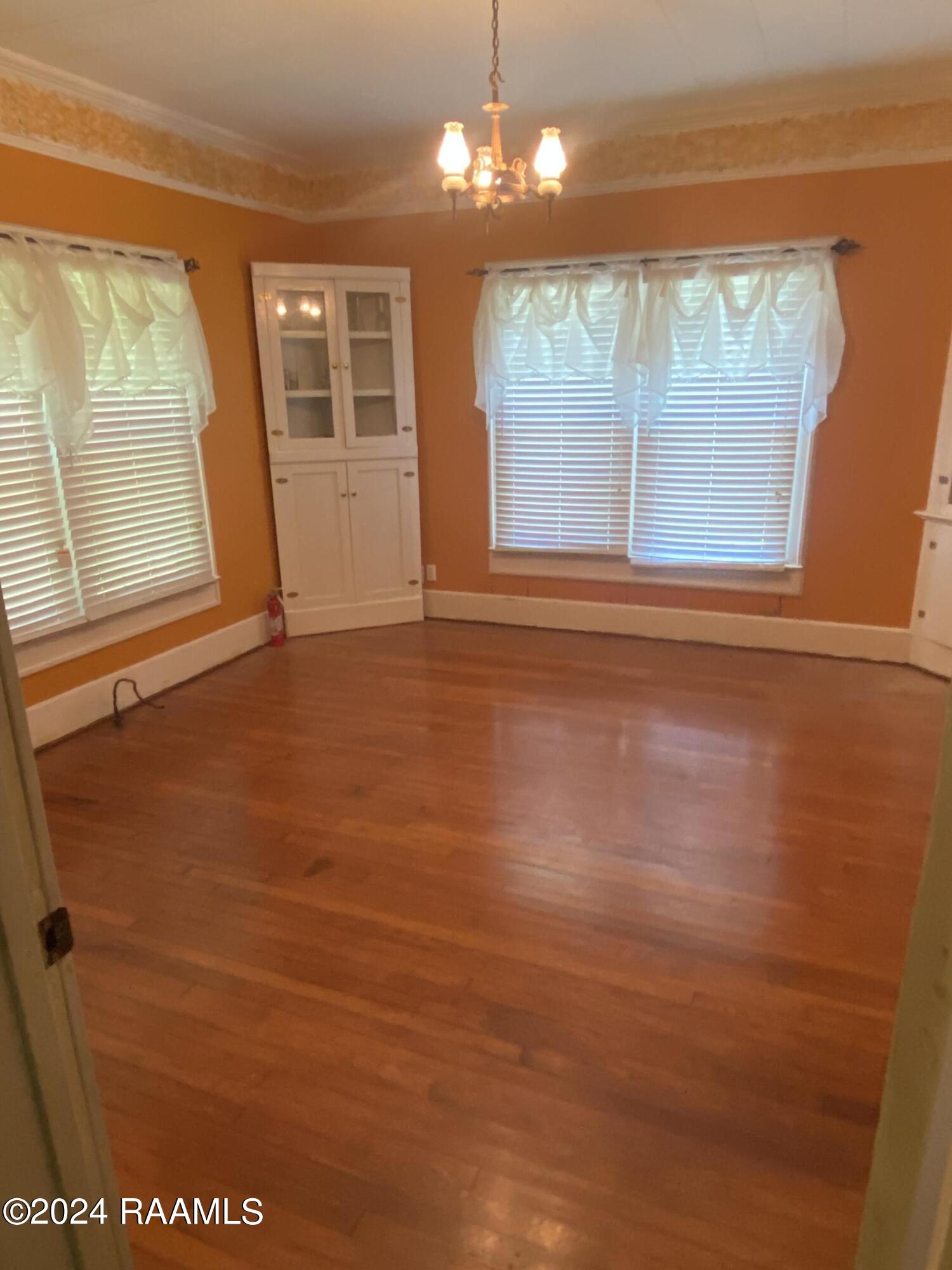 112 W Magnolia Street