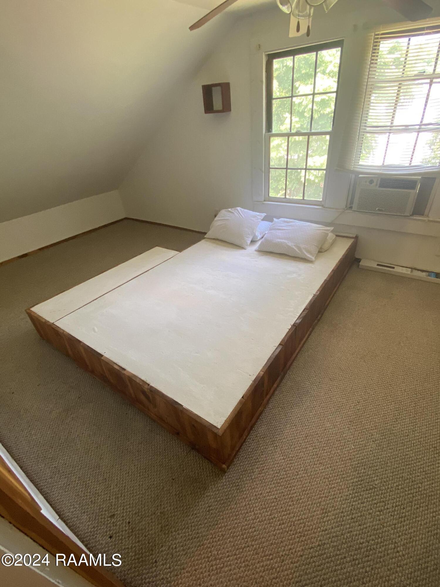 112 W Magnolia Street