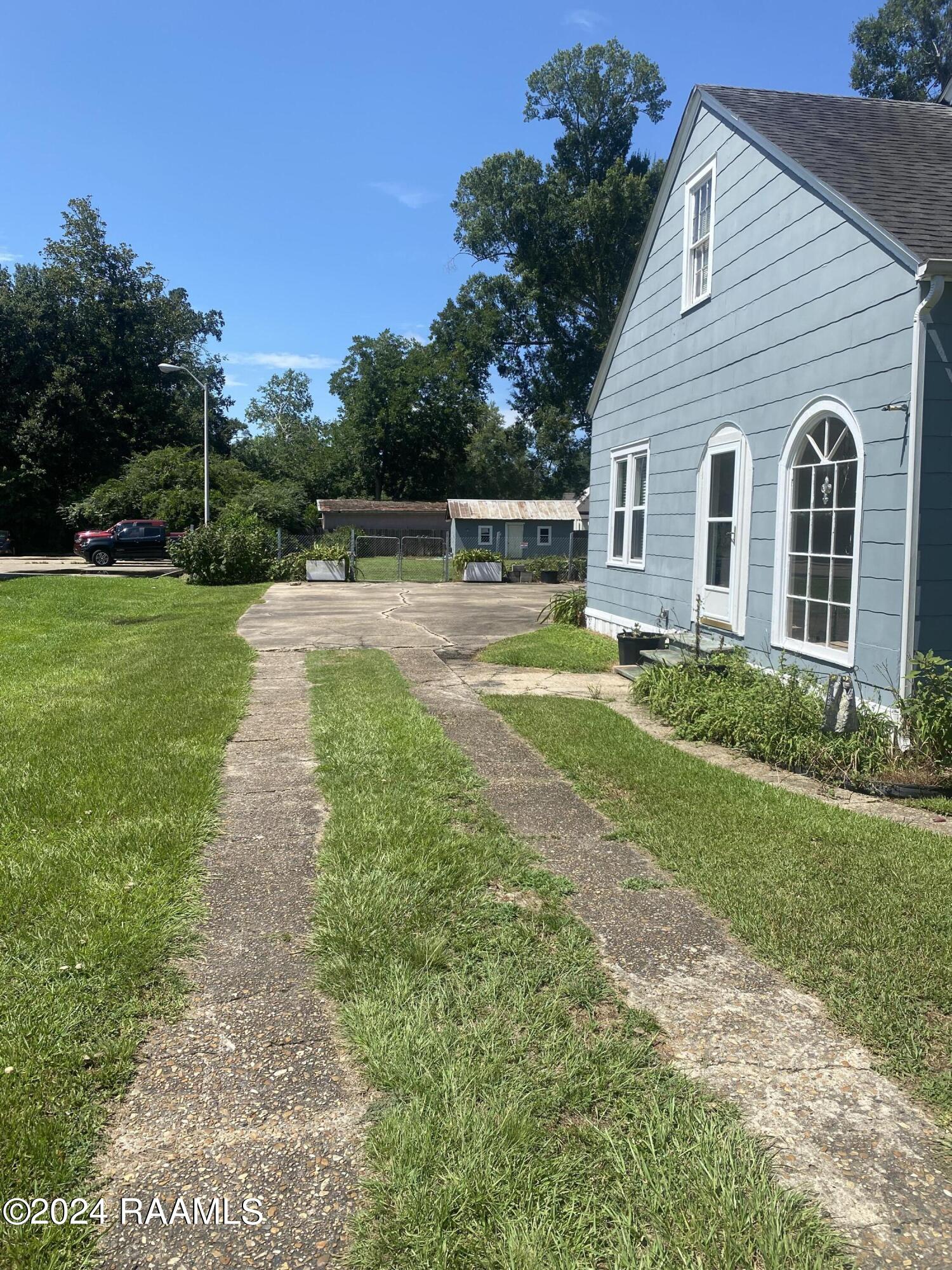 112 W Magnolia Street