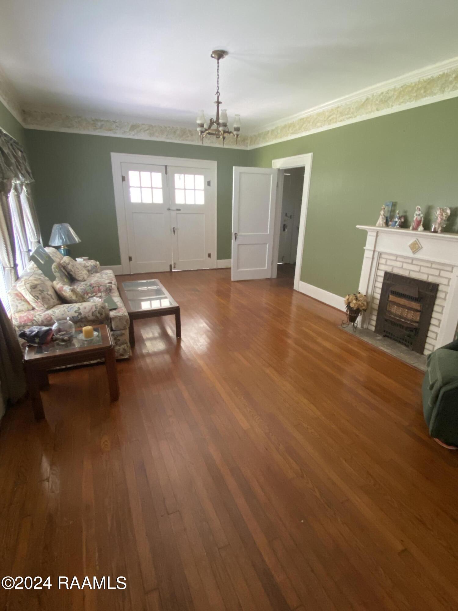 112 W Magnolia Street