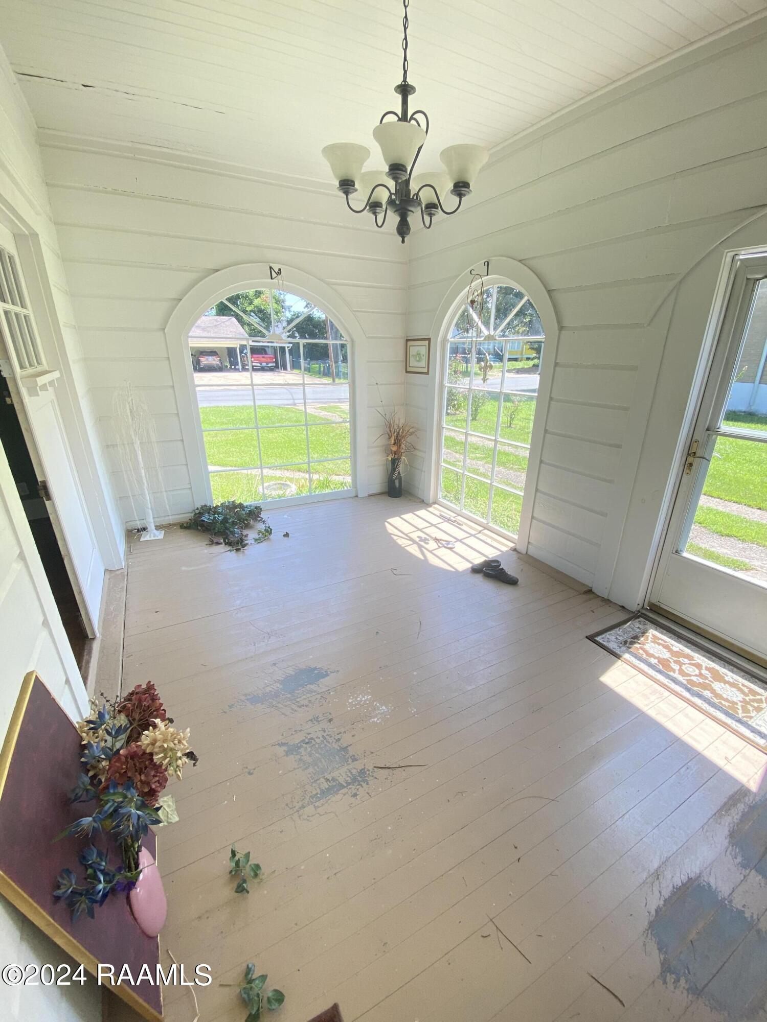 112 W Magnolia Street