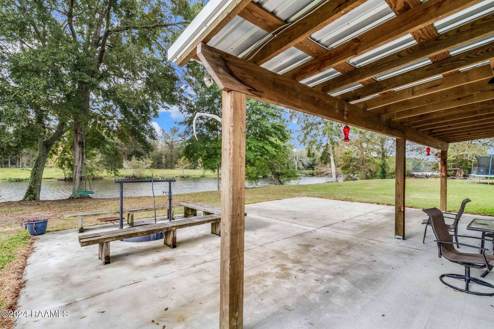225 Horseshoe Loop