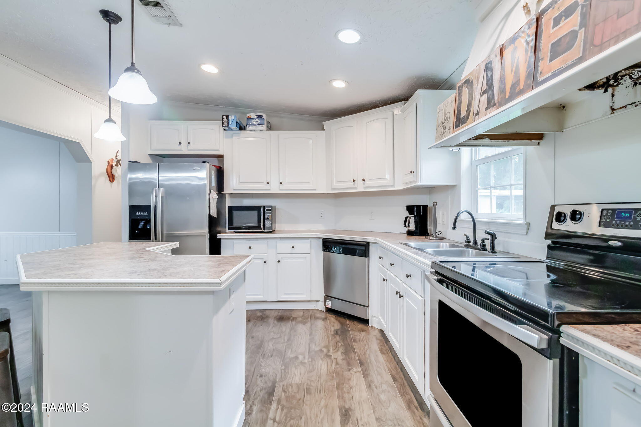 225 Horseshoe Loop