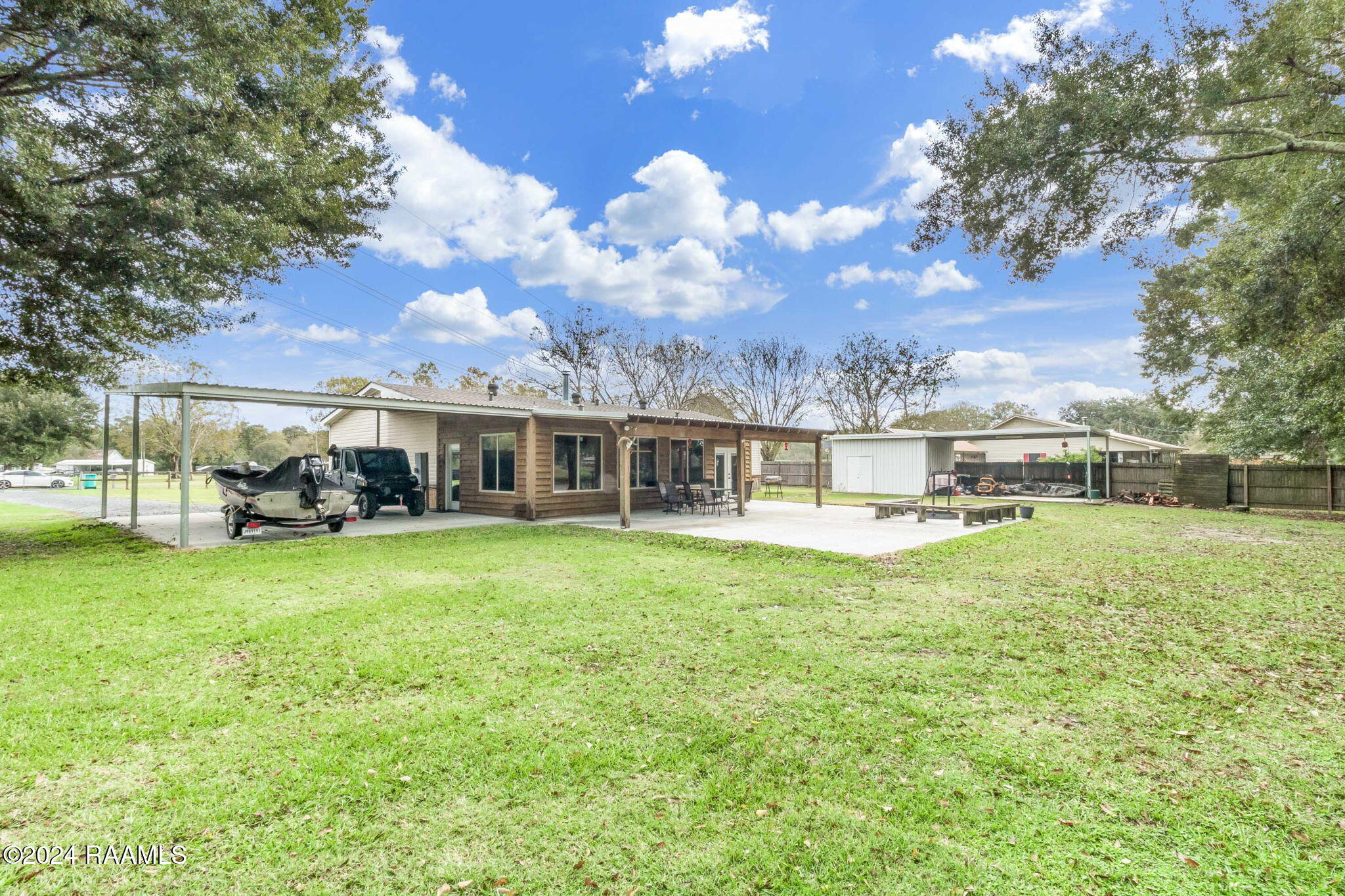 225 Horseshoe Loop