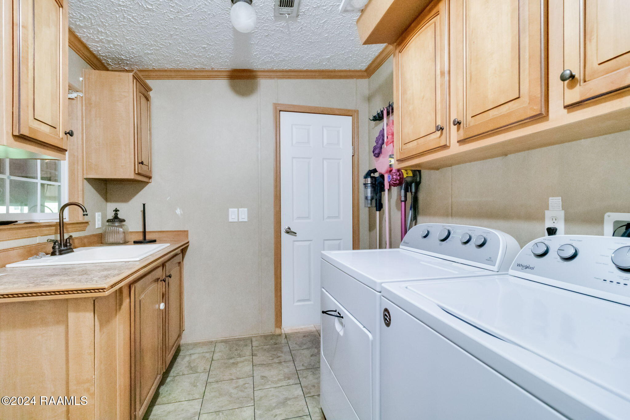 225 Horseshoe Loop
