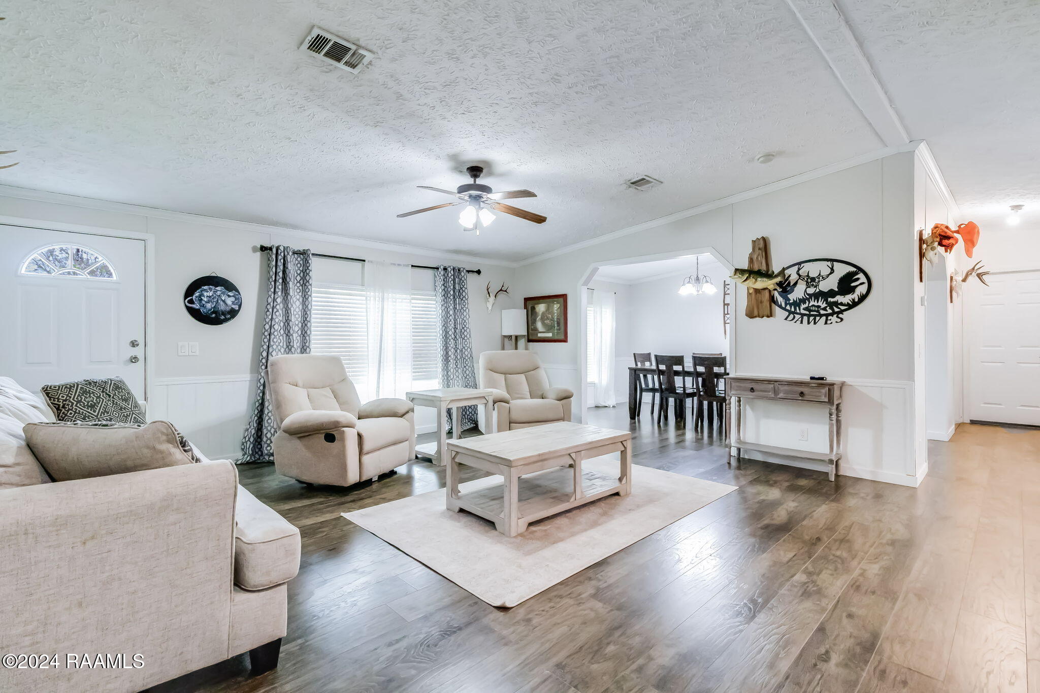225 Horseshoe Loop