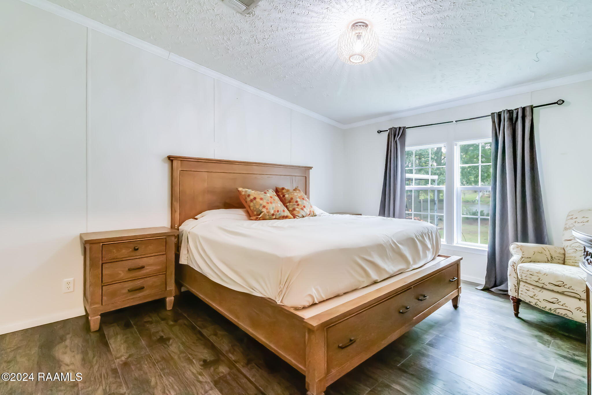 225 Horseshoe Loop