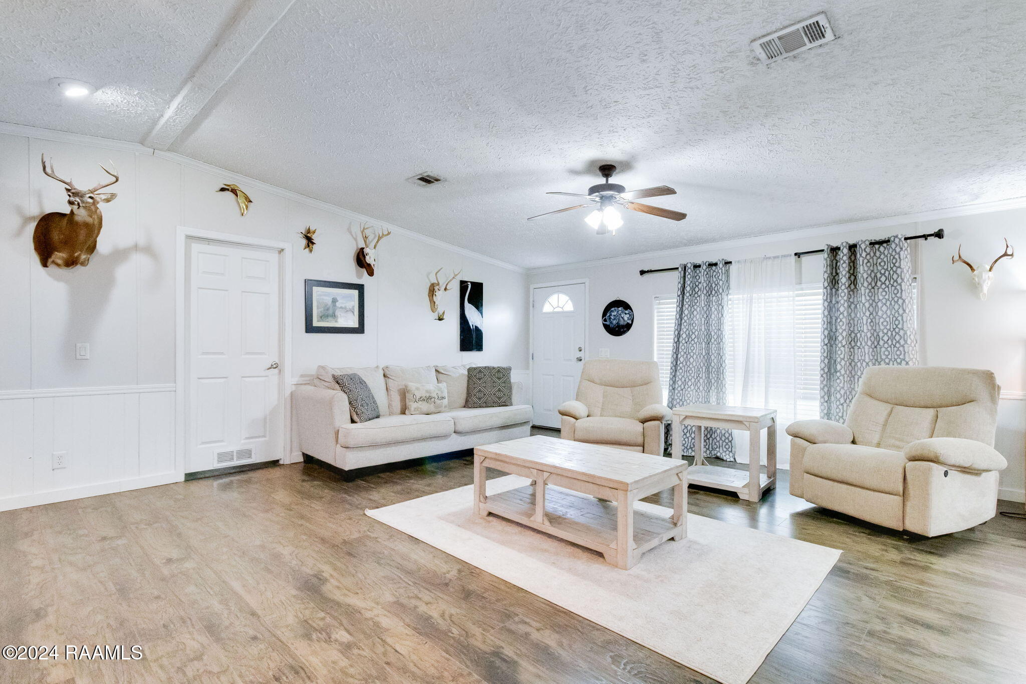 225 Horseshoe Loop