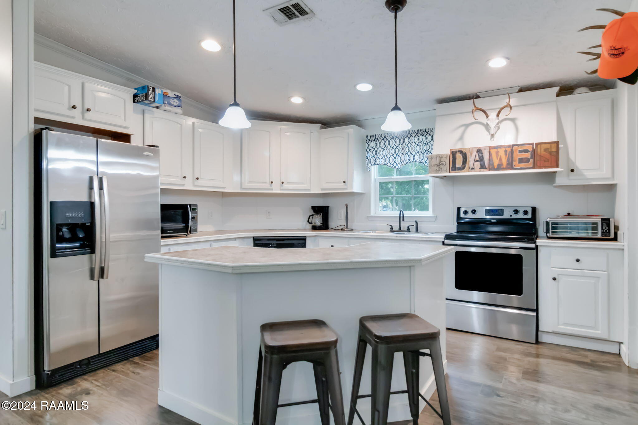 225 Horseshoe Loop
