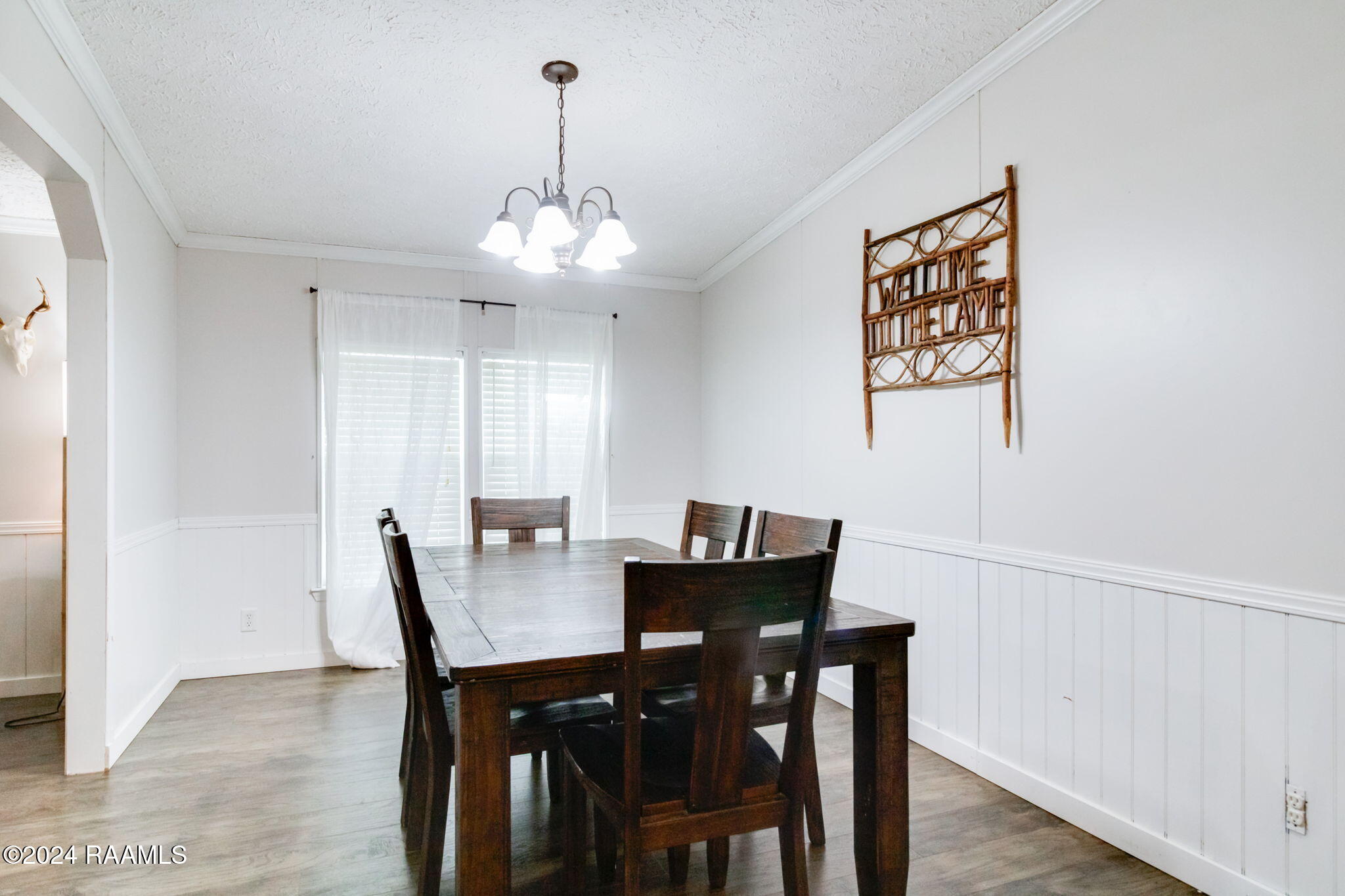 225 Horseshoe Loop