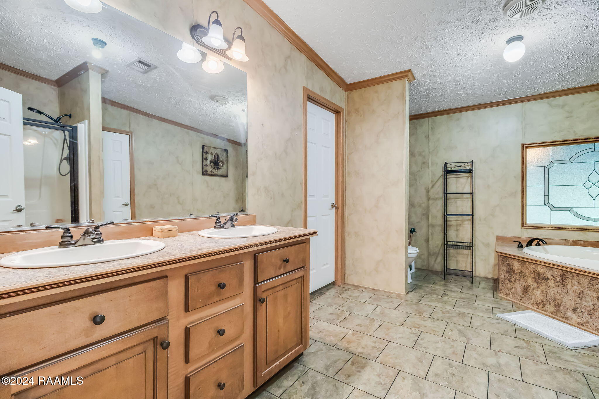 225 Horseshoe Loop