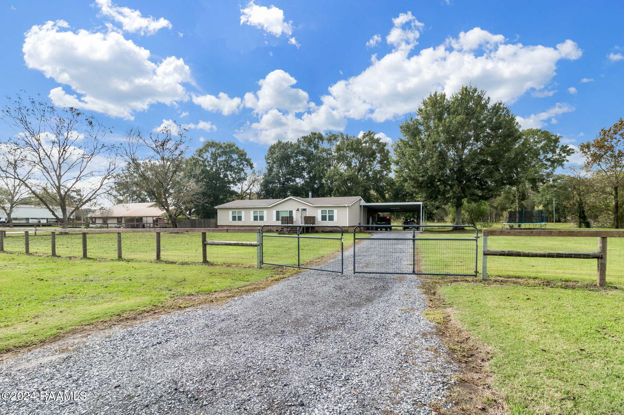 225 Horseshoe Loop