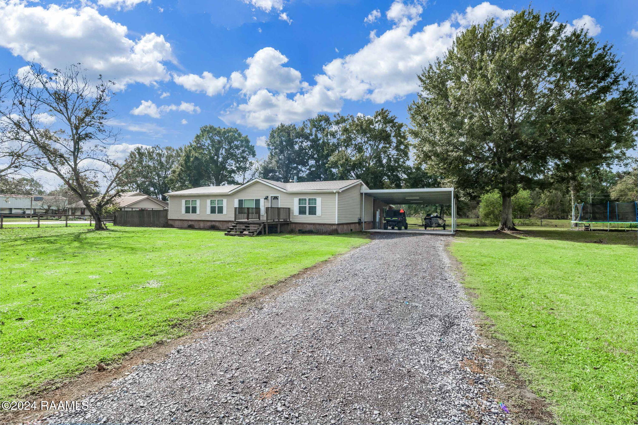 225 Horseshoe Loop