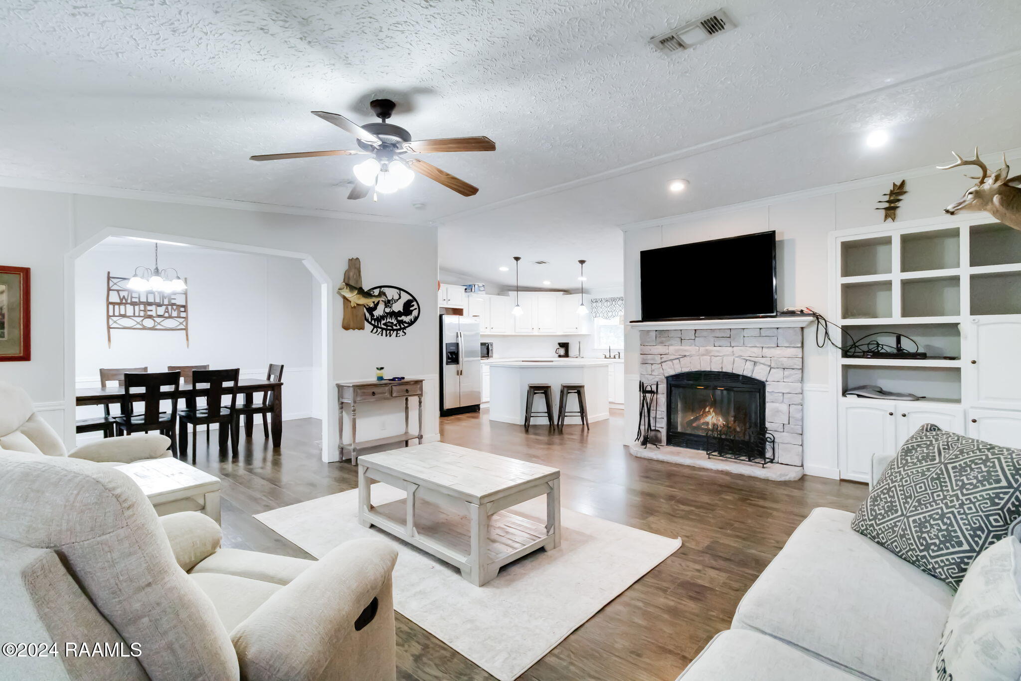 225 Horseshoe Loop