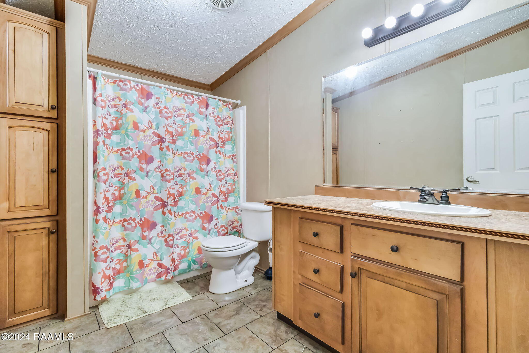 225 Horseshoe Loop