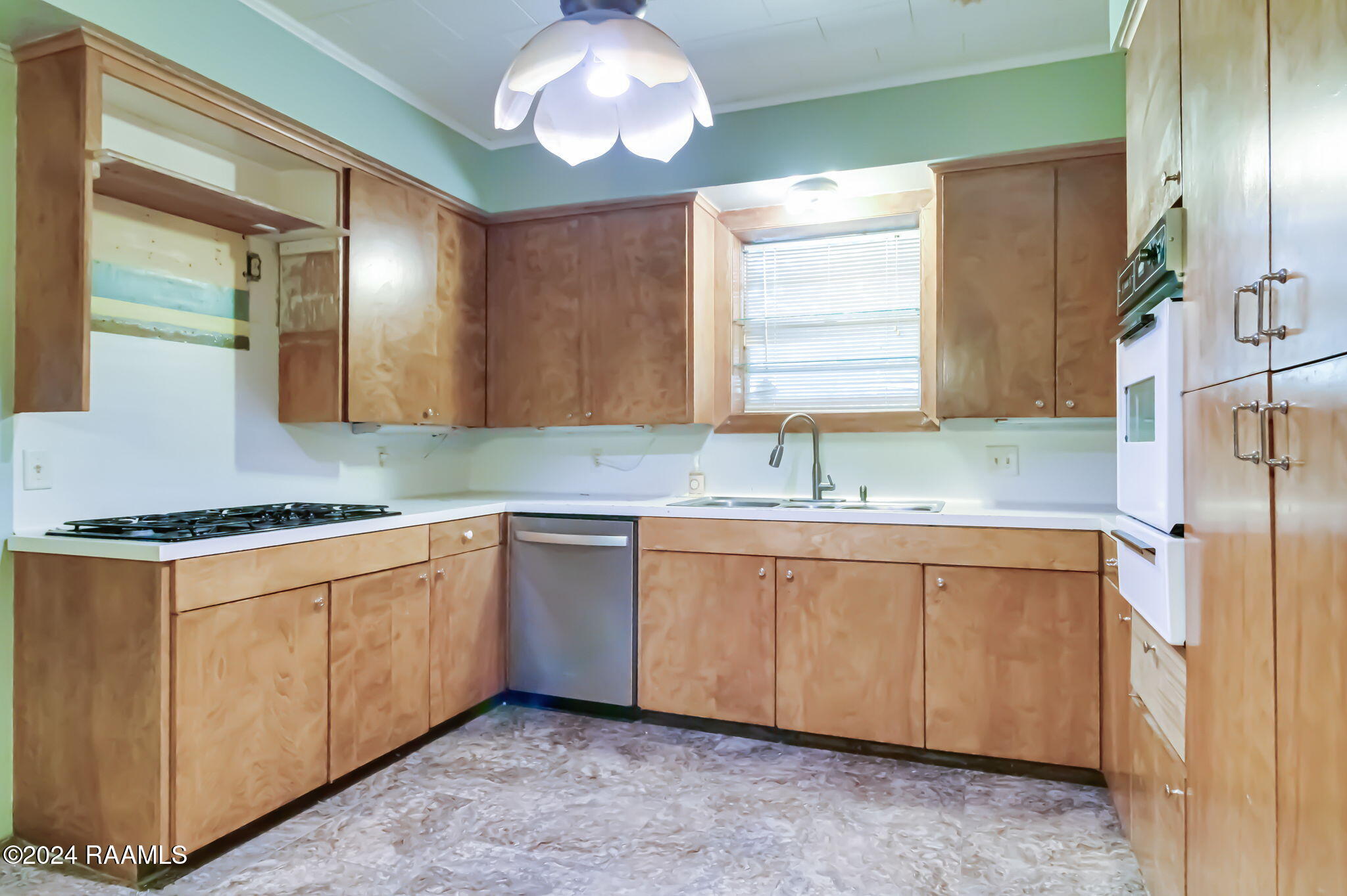 227 W Tennis Street