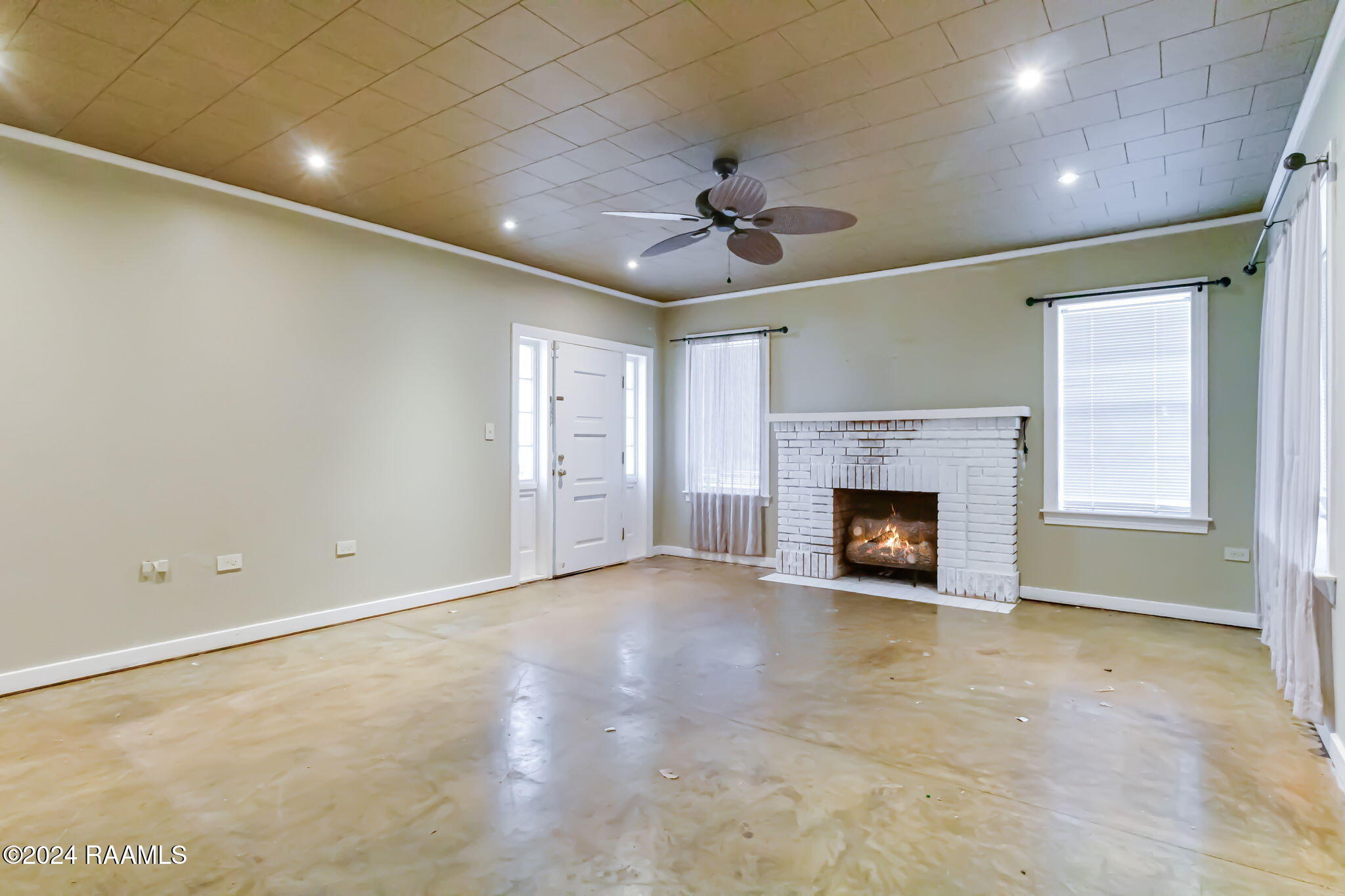 227 W Tennis Street