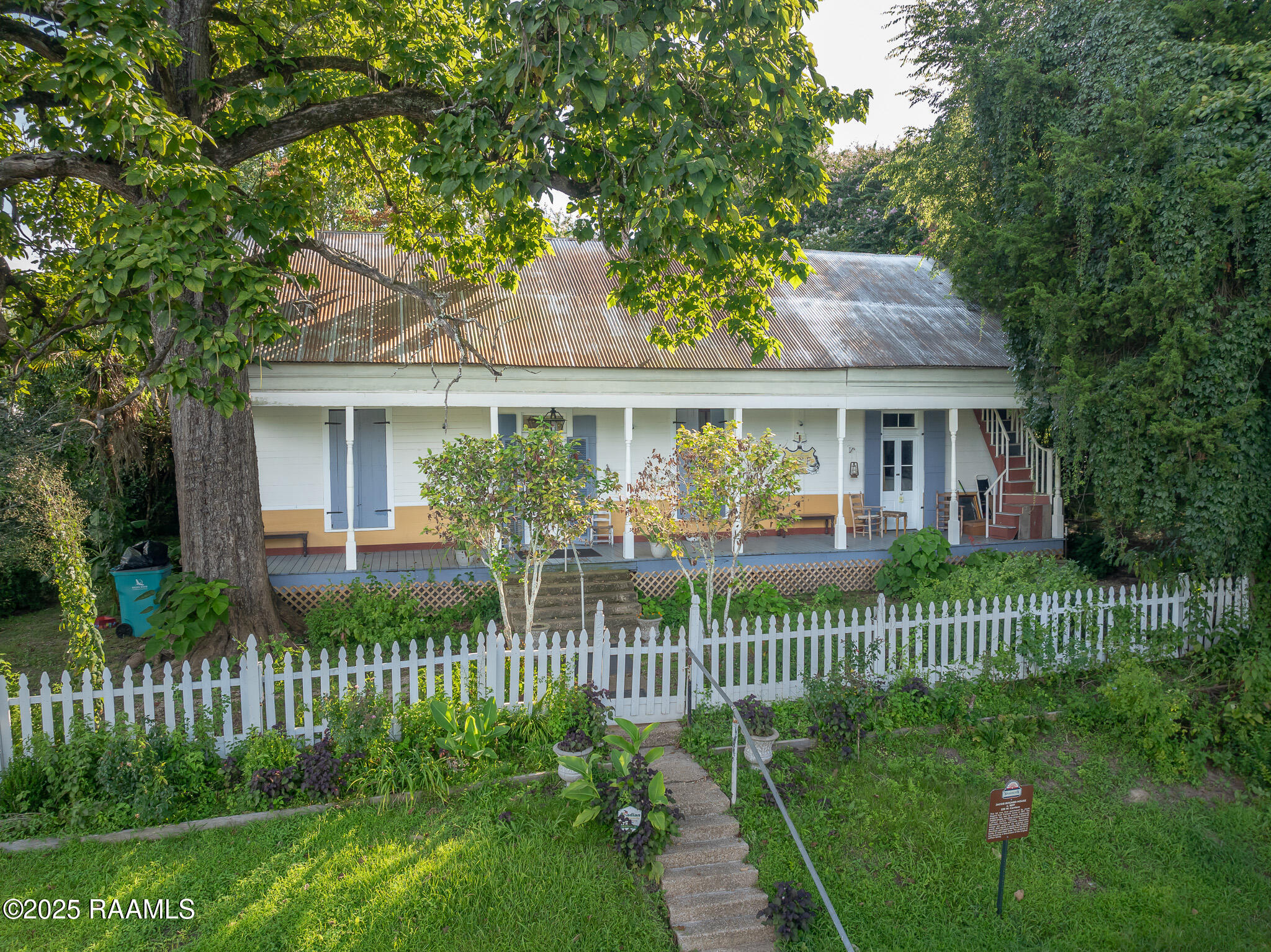 225 W Carriere Street