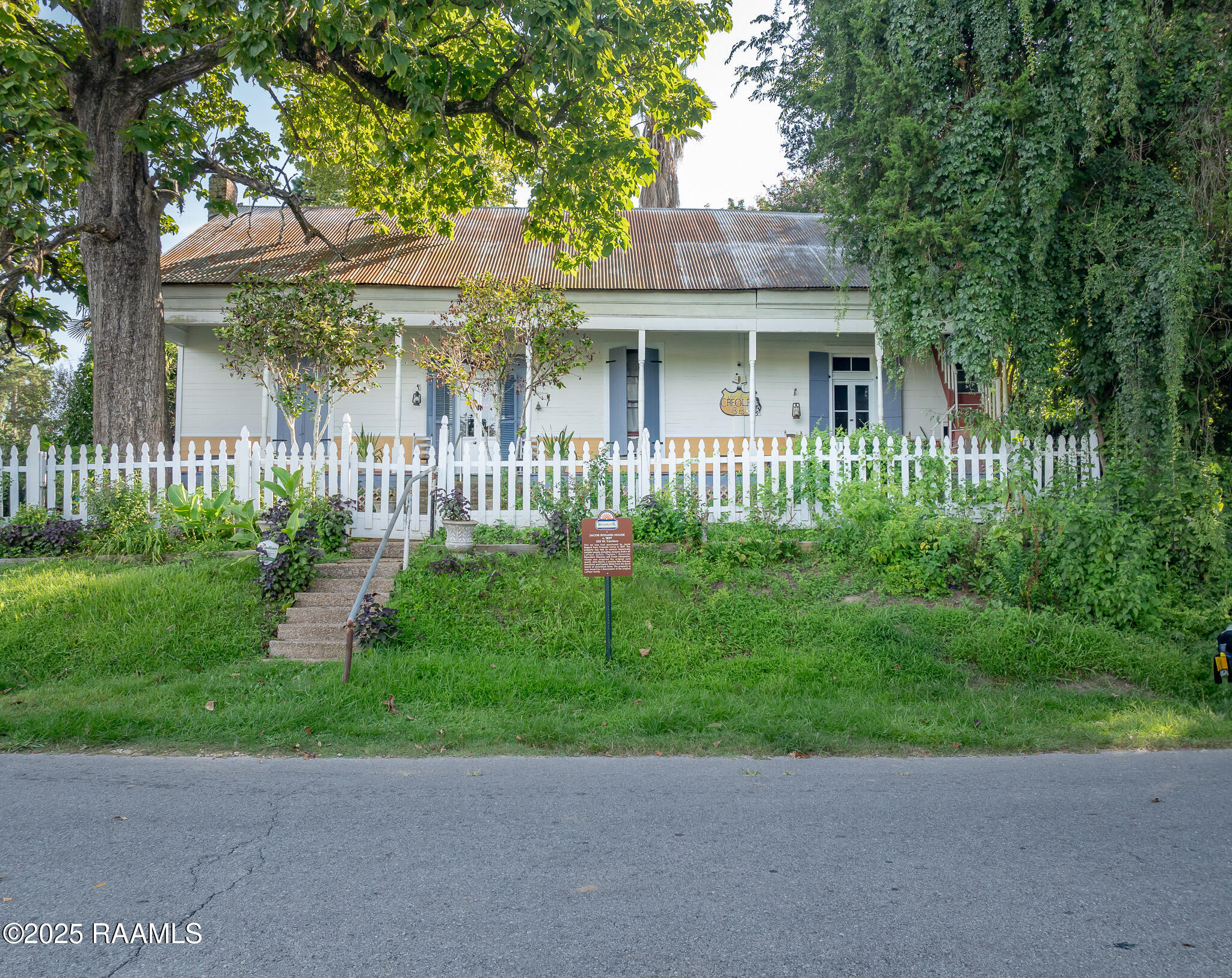225 W Carriere Street