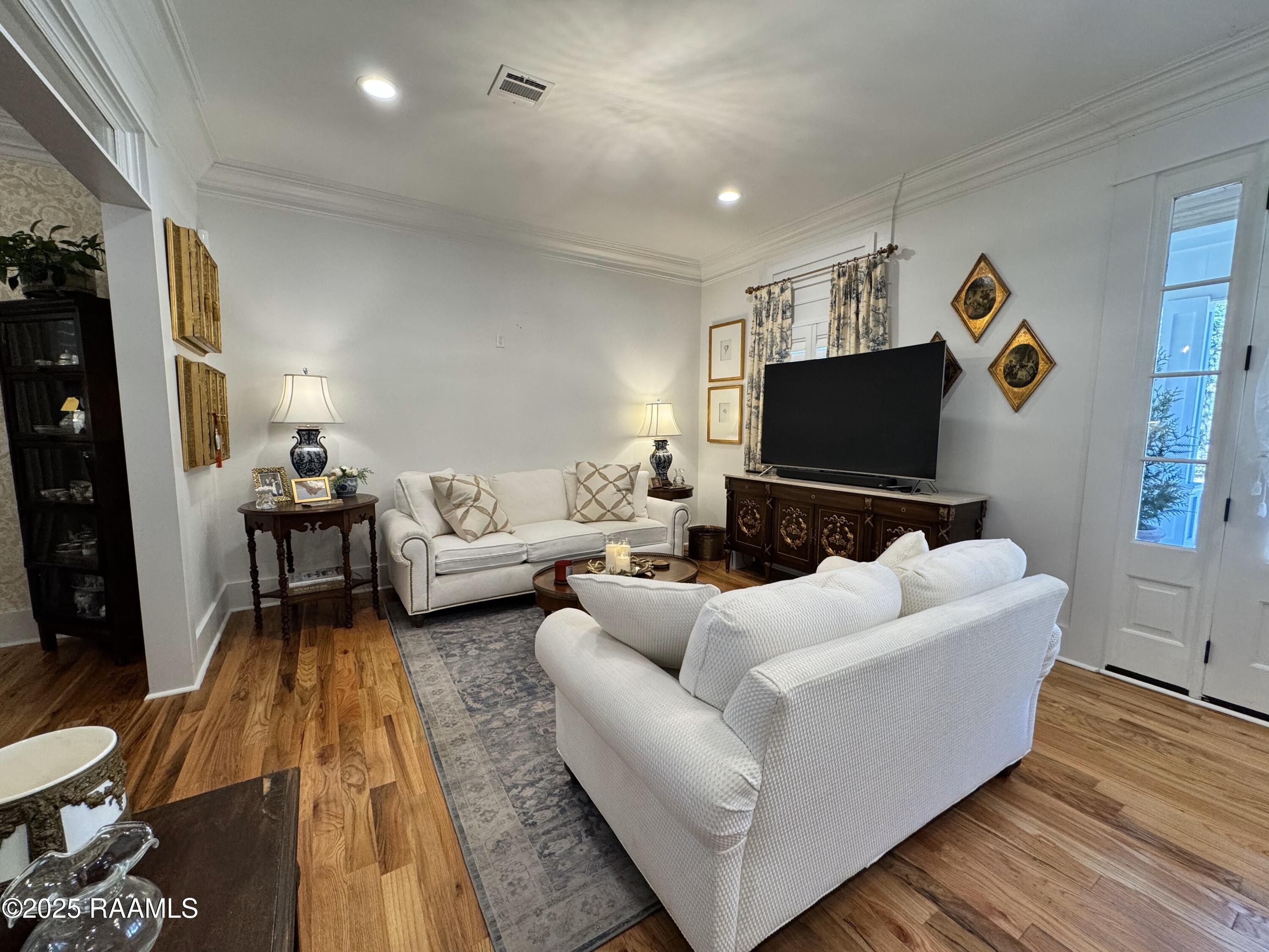 734 W Magnolia Street