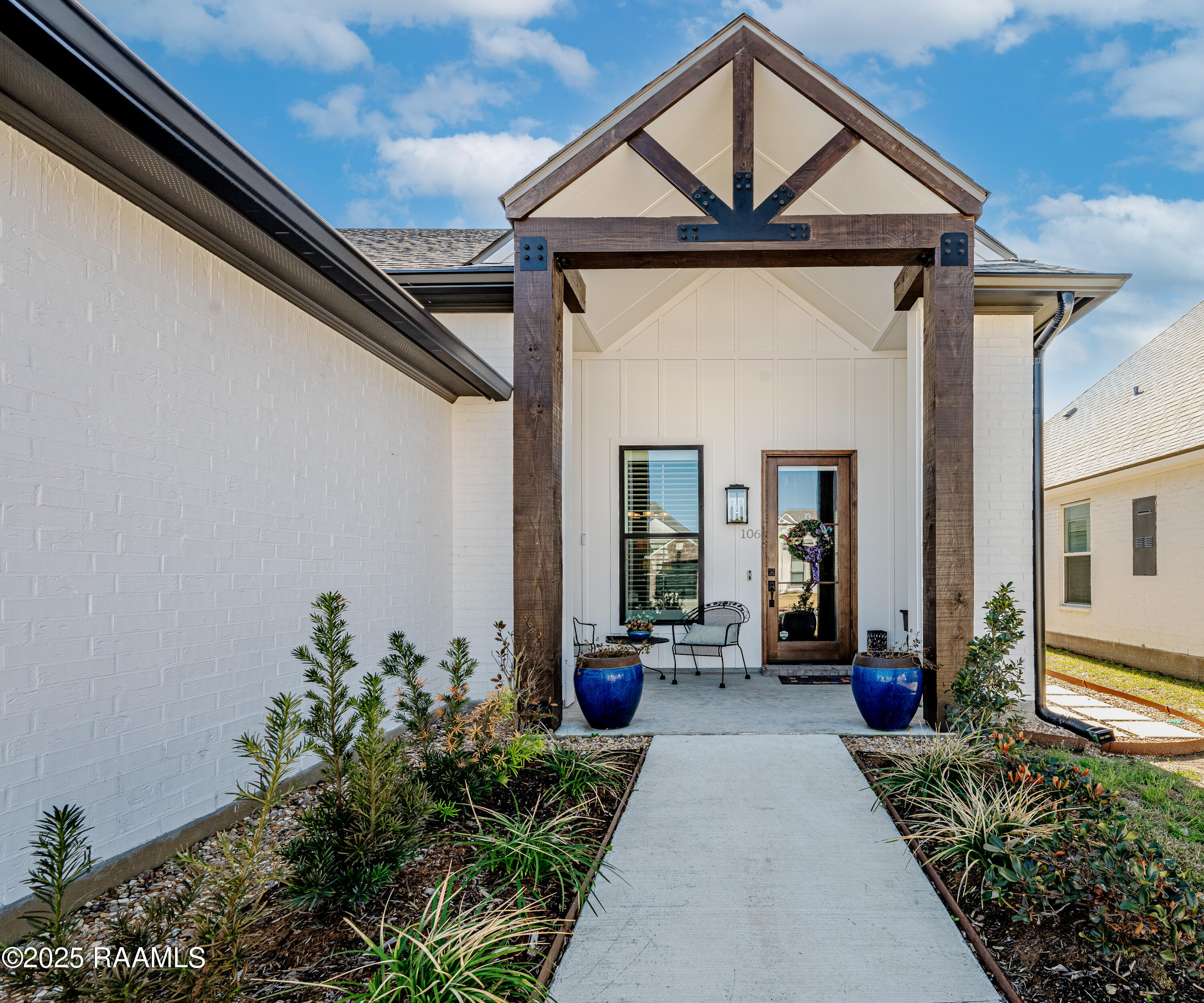 106 Lakes Edge Drive