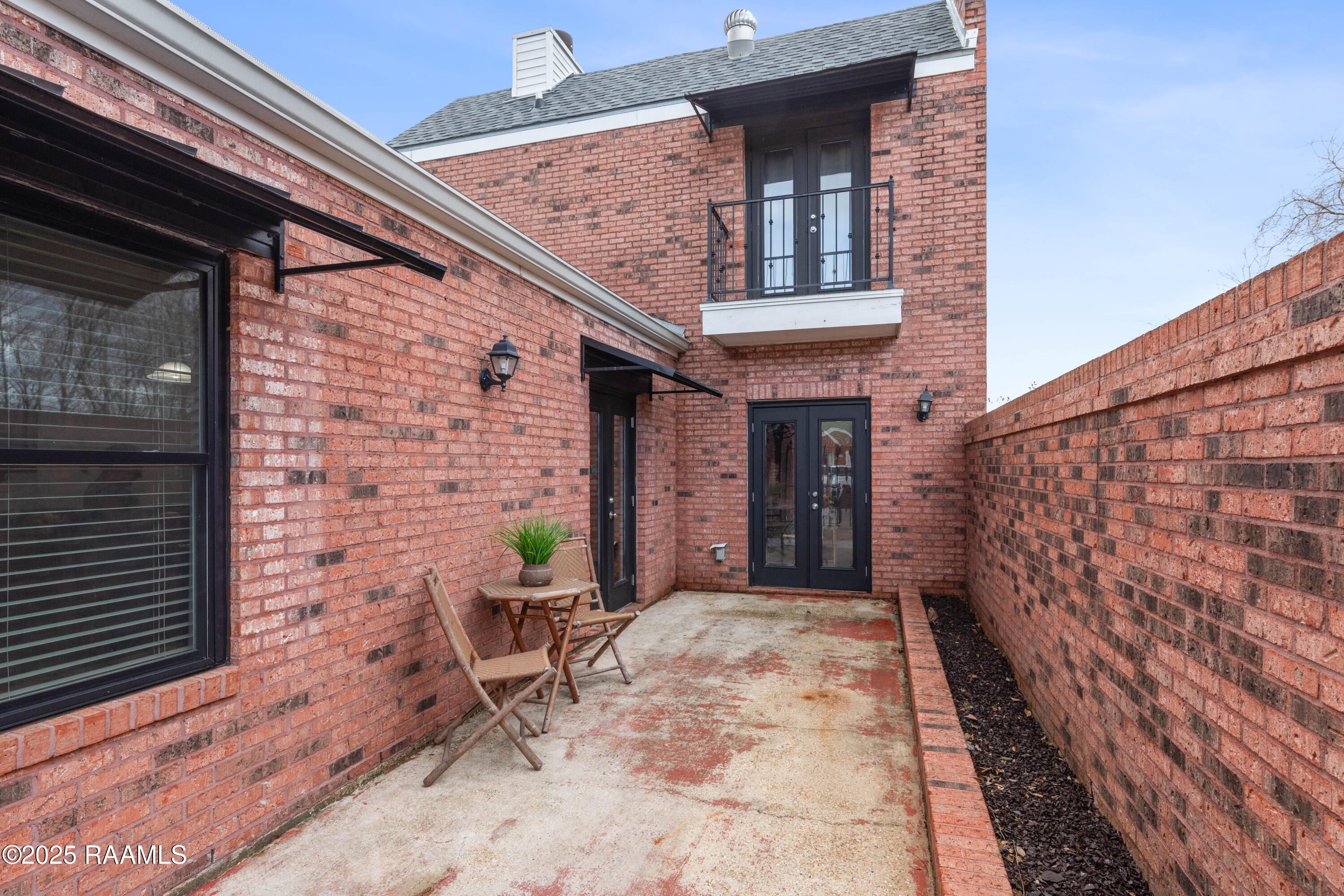 1002 Rue De Pierre