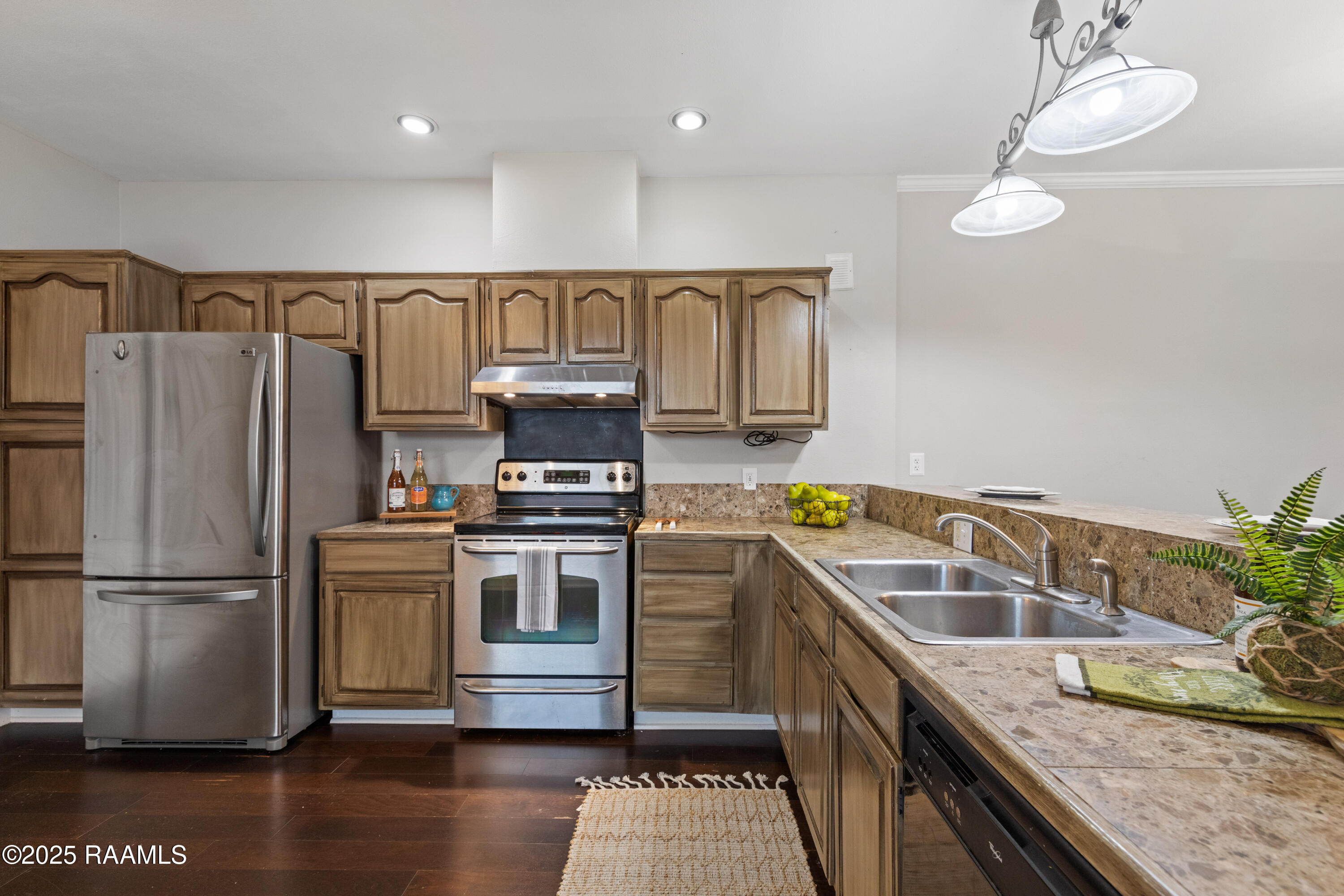 1002 Rue De Pierre