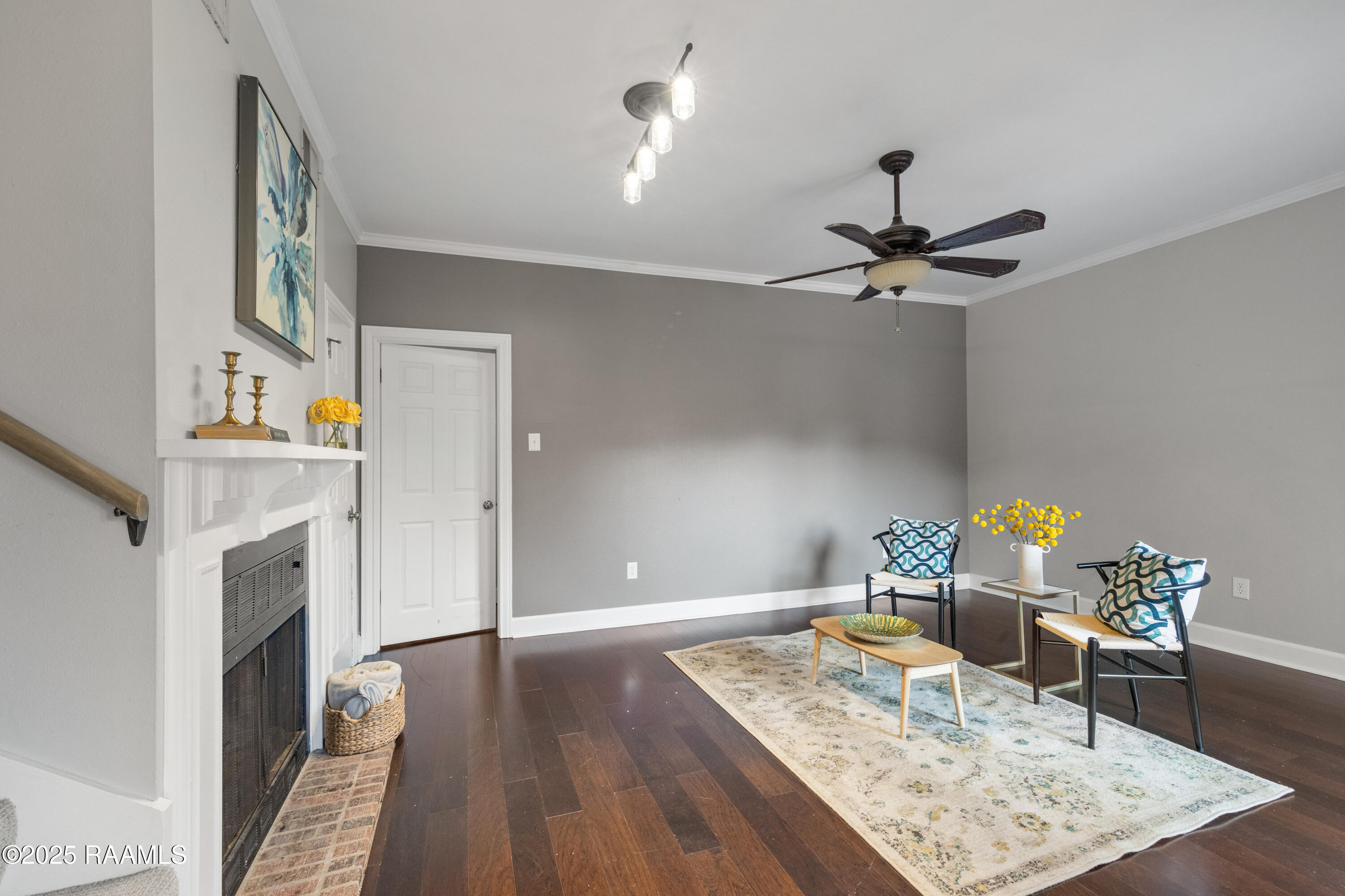 1002 Rue De Pierre