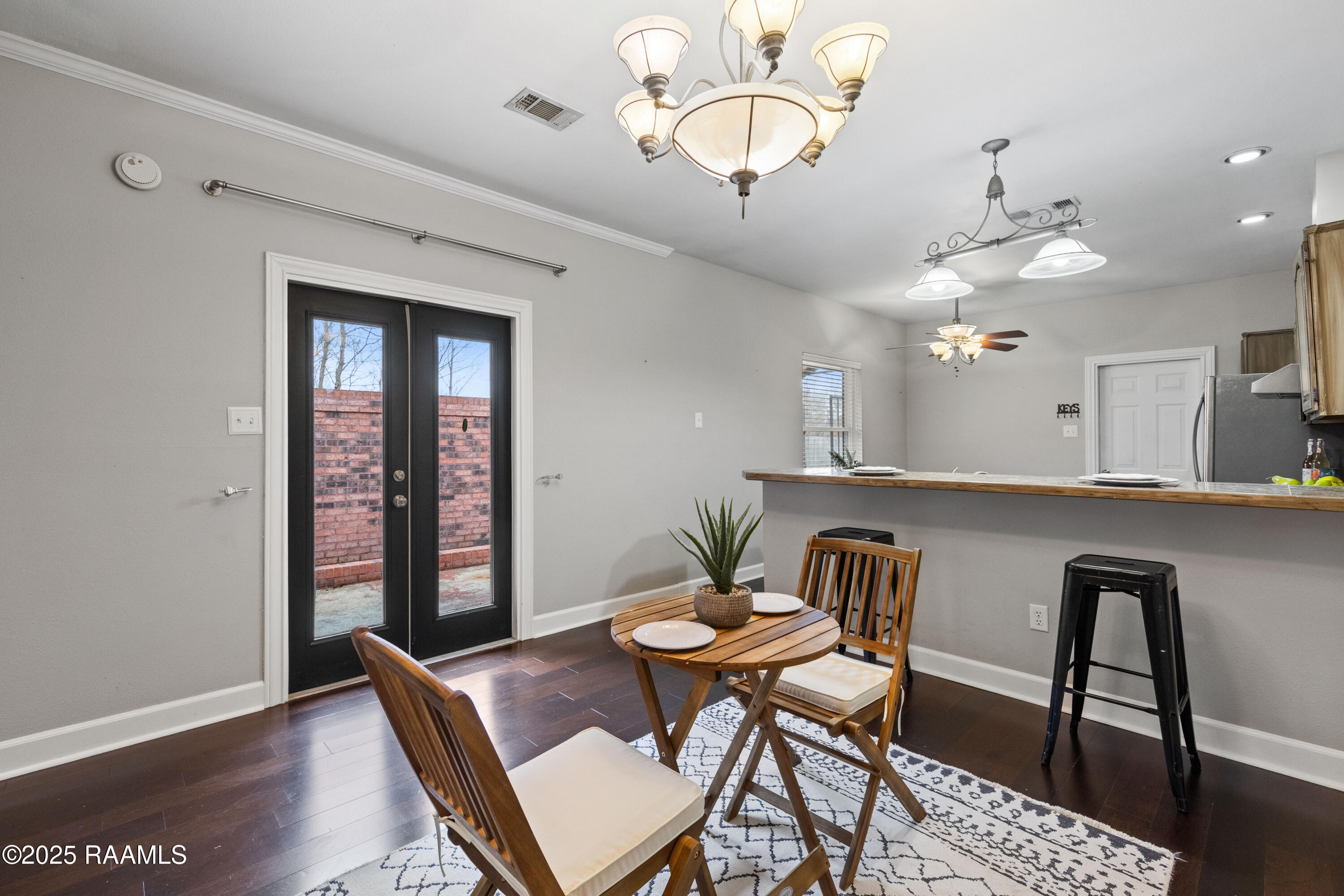 1002 Rue De Pierre
