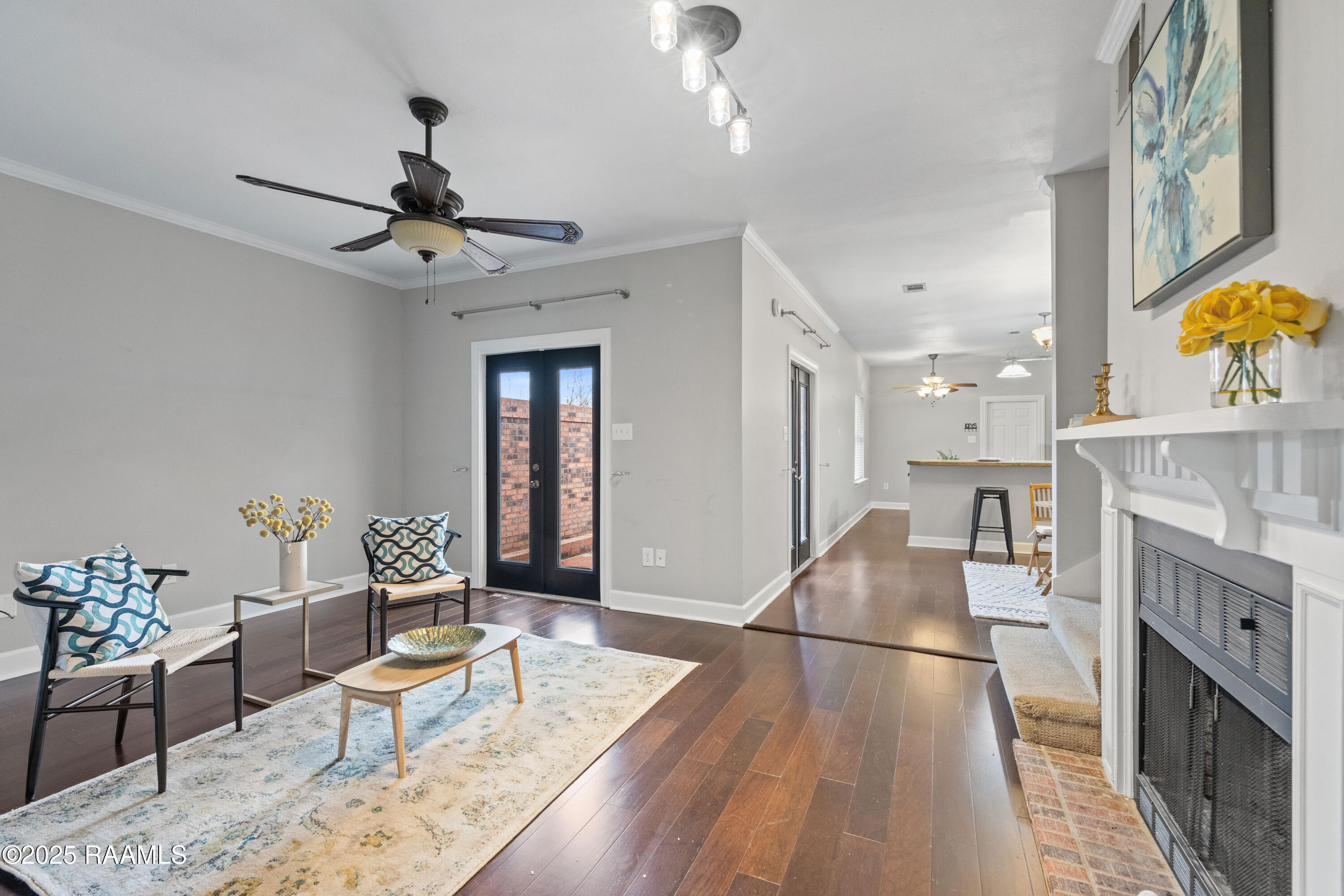1002 Rue De Pierre