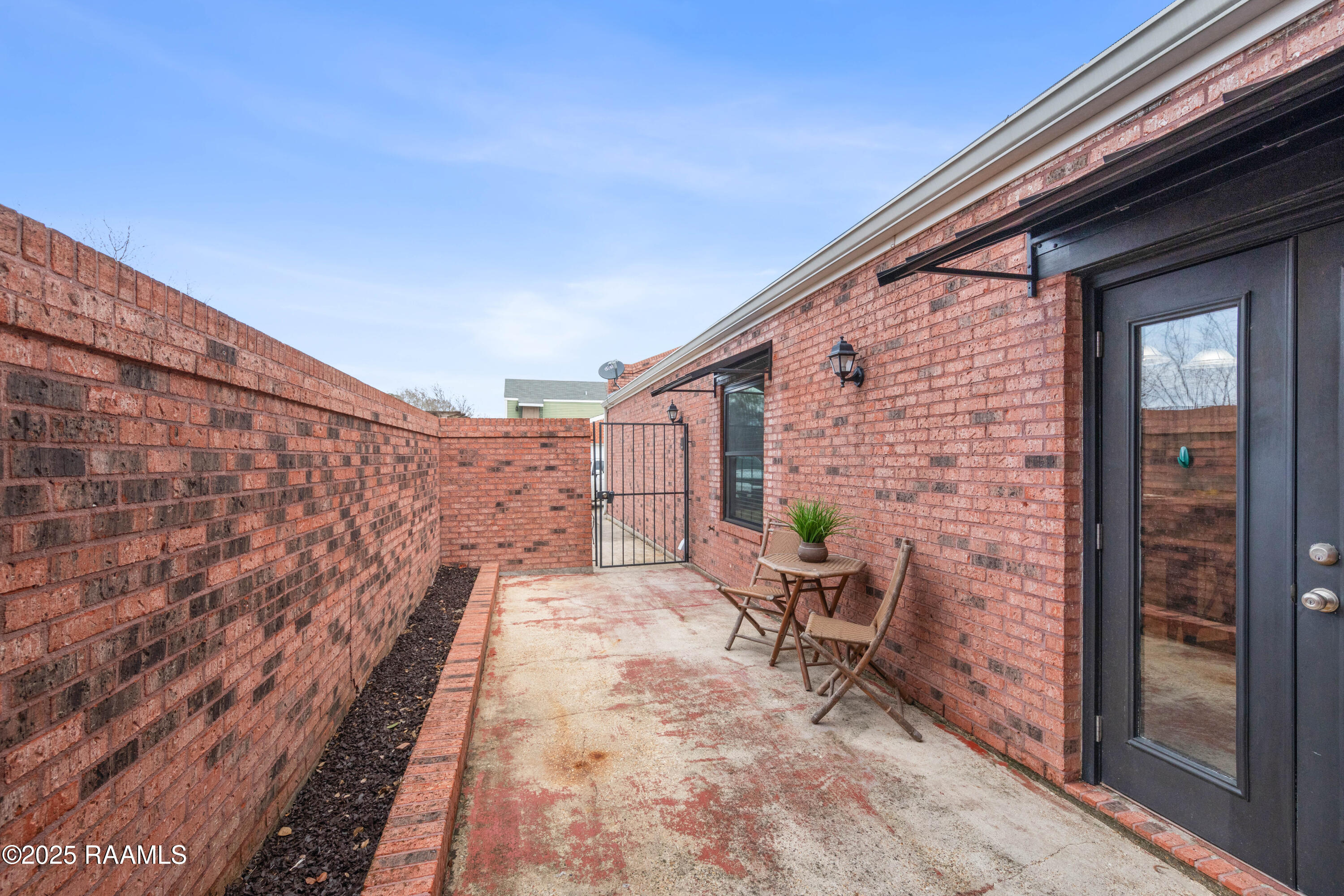 1002 Rue De Pierre