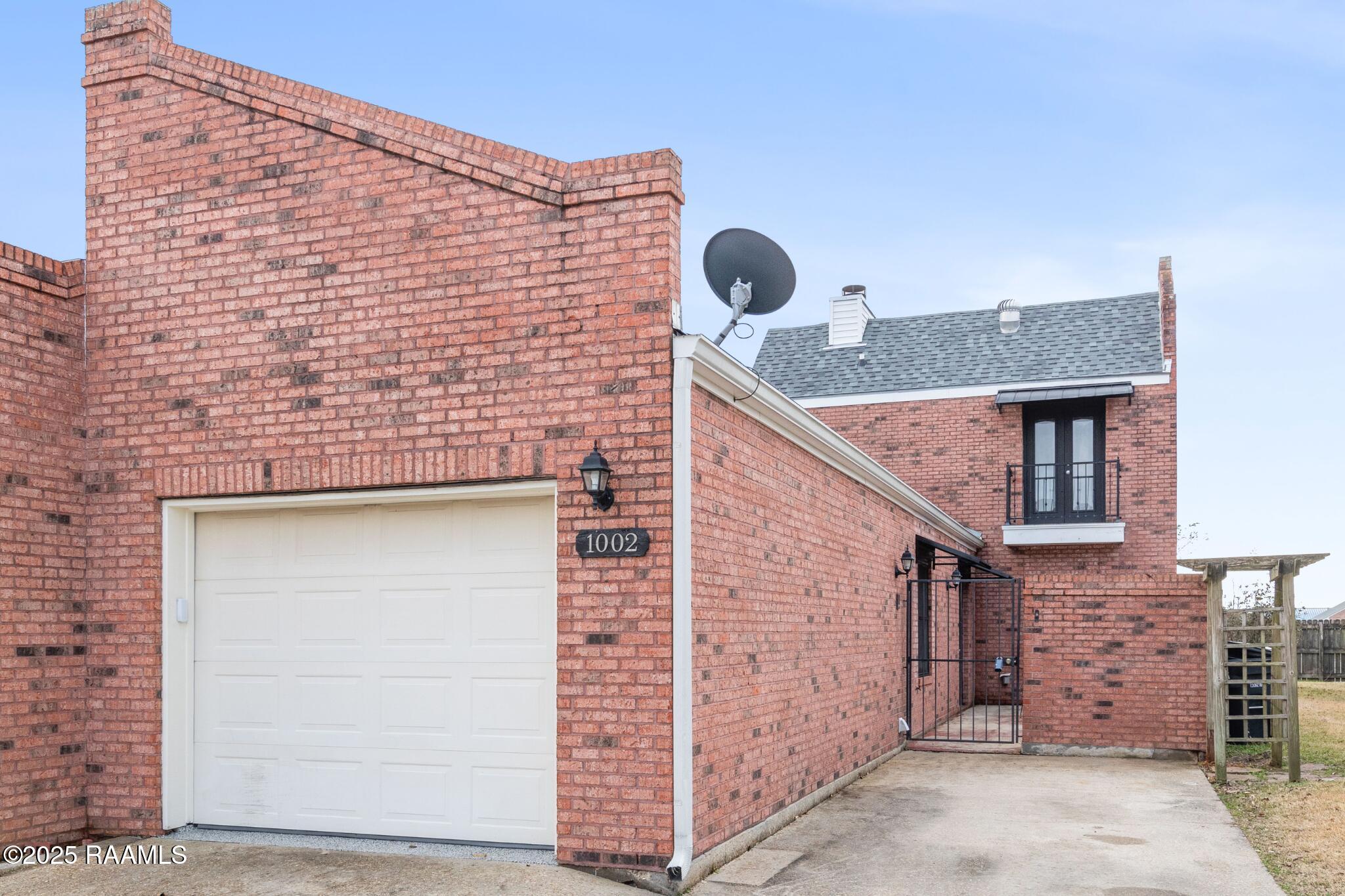1002 Rue De Pierre