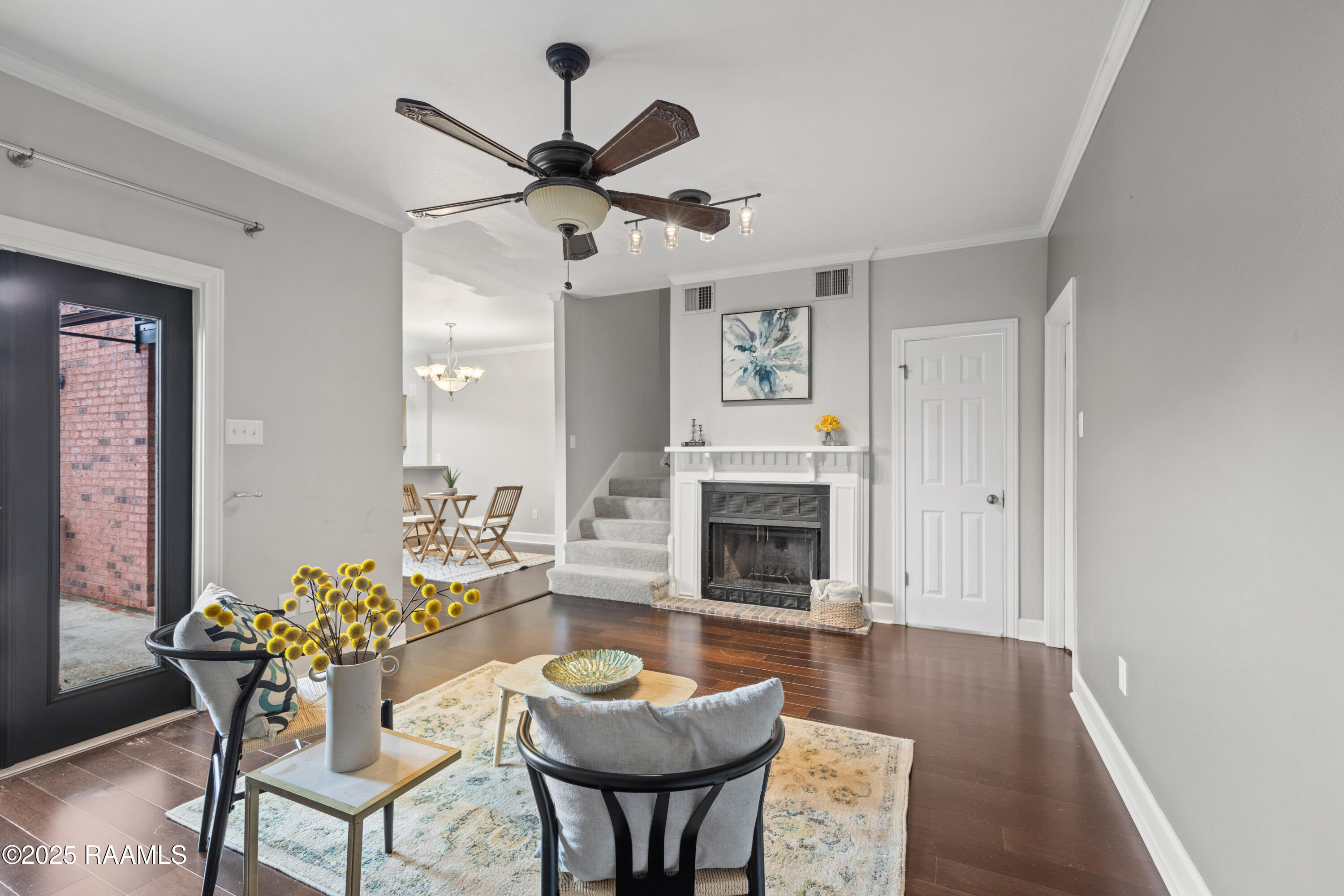 1002 Rue De Pierre