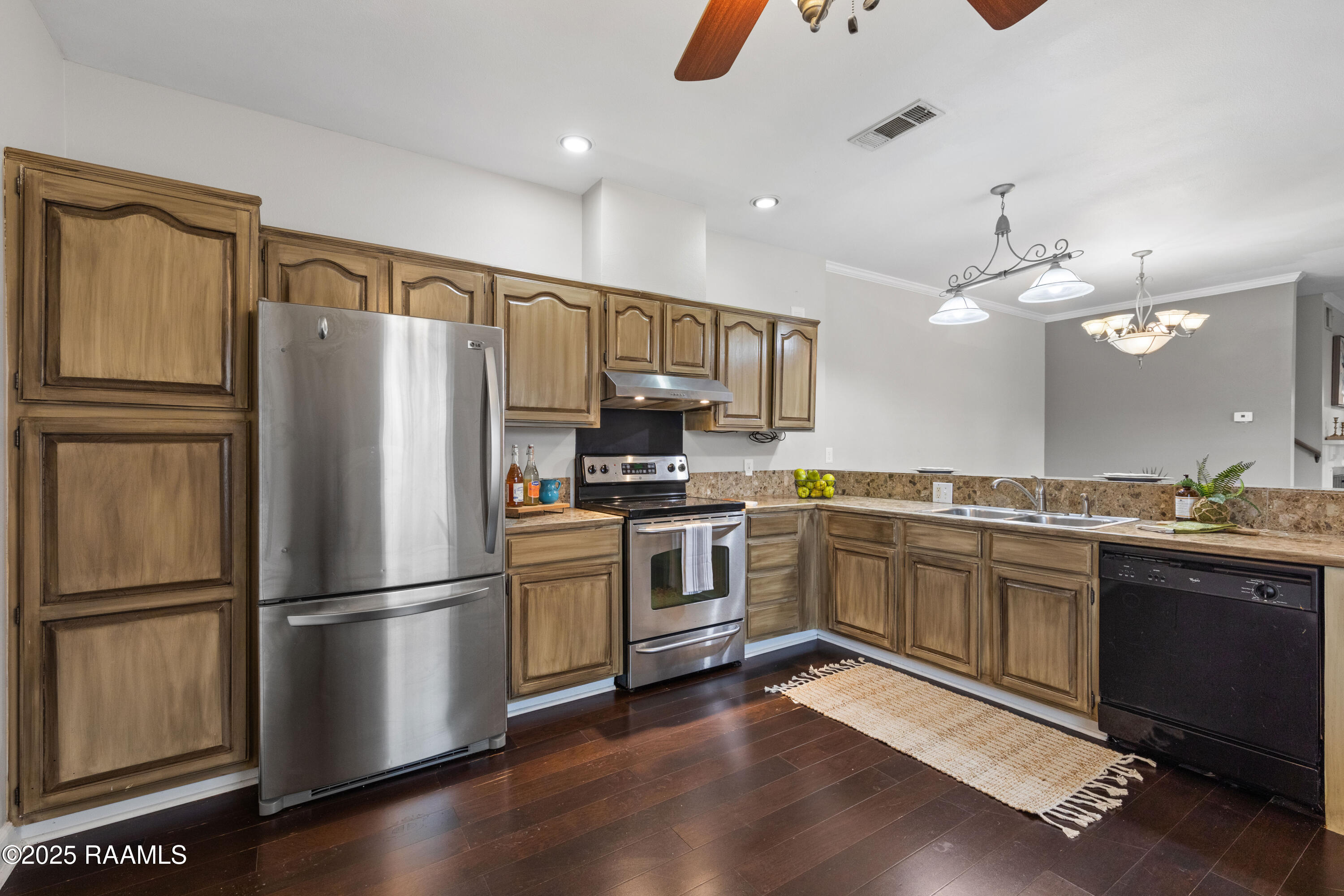 1002 Rue De Pierre