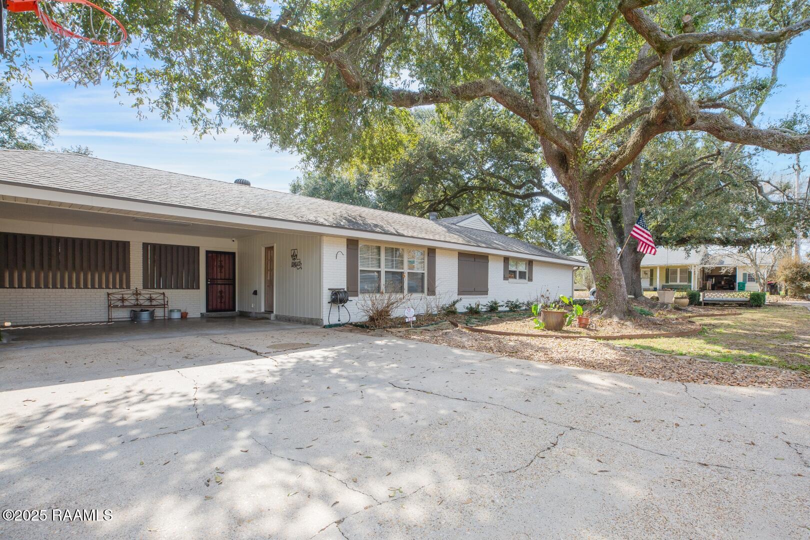121 Oakridge Street