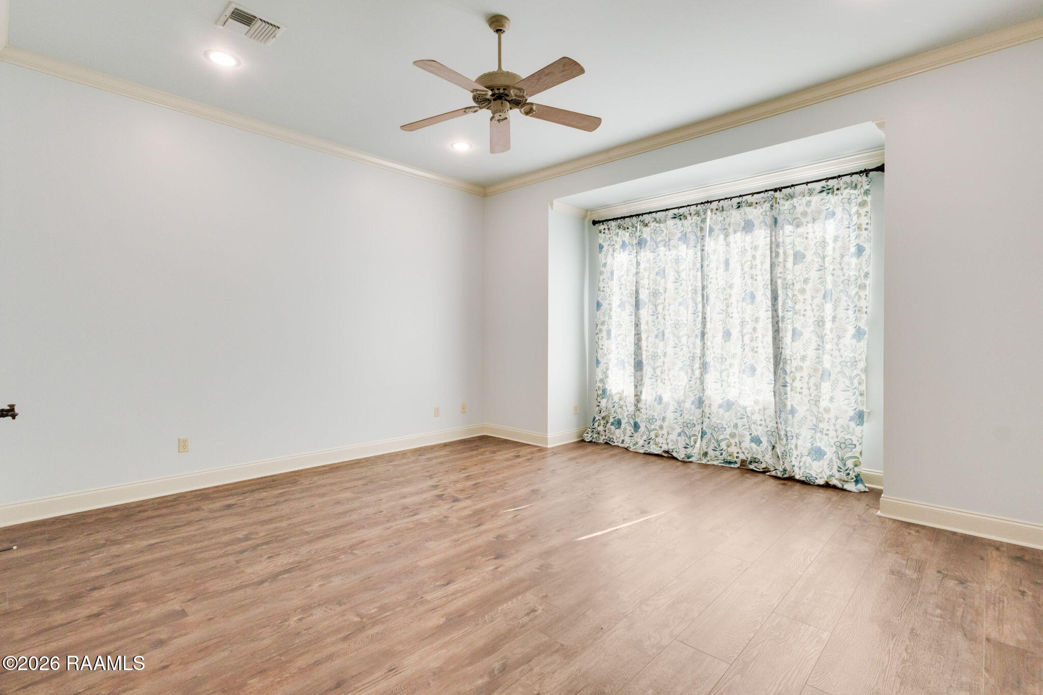 2528 Lakewood Drive