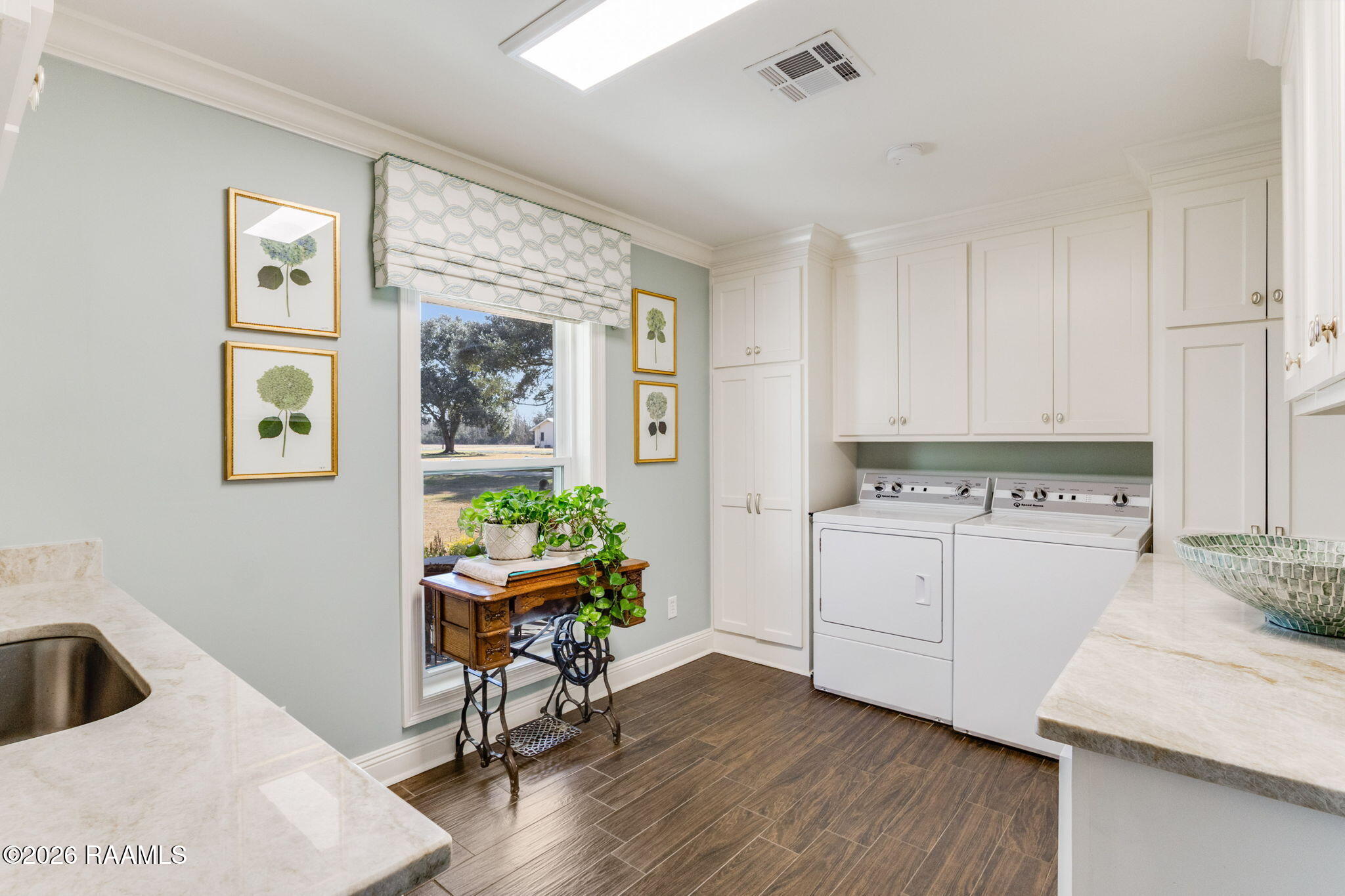 2924 Linwood Loop