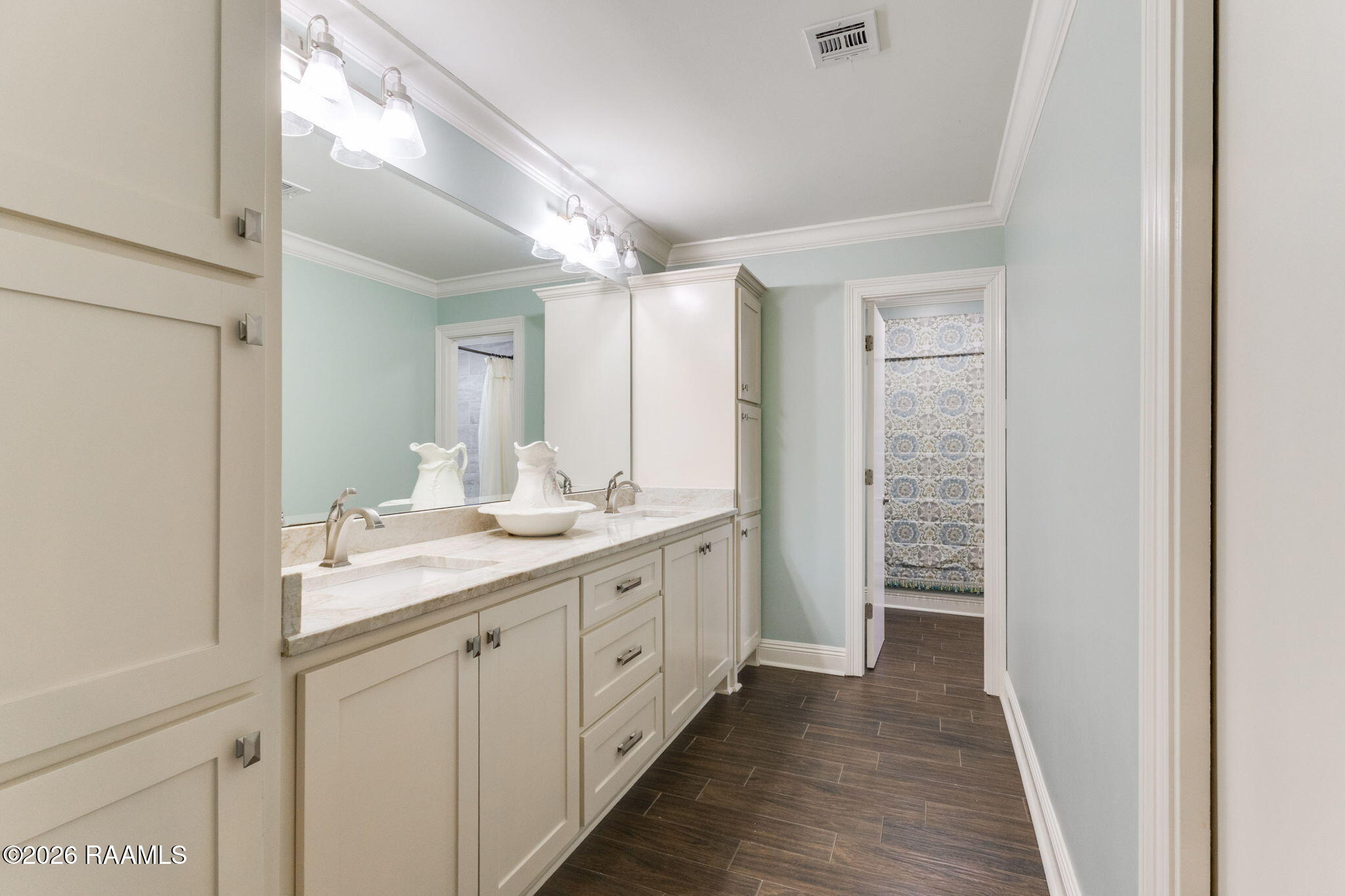 2924 Linwood Loop