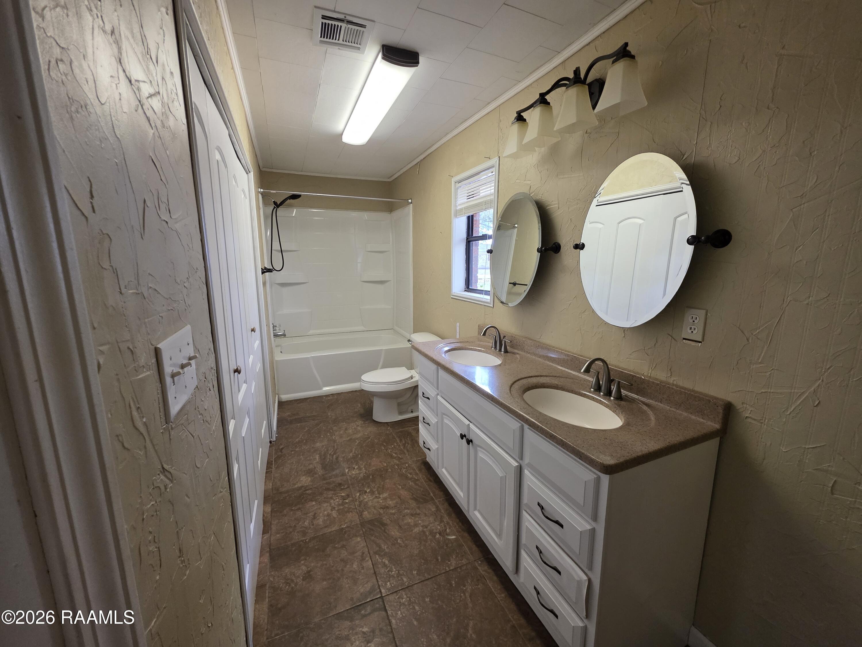 1109 Emerald Road