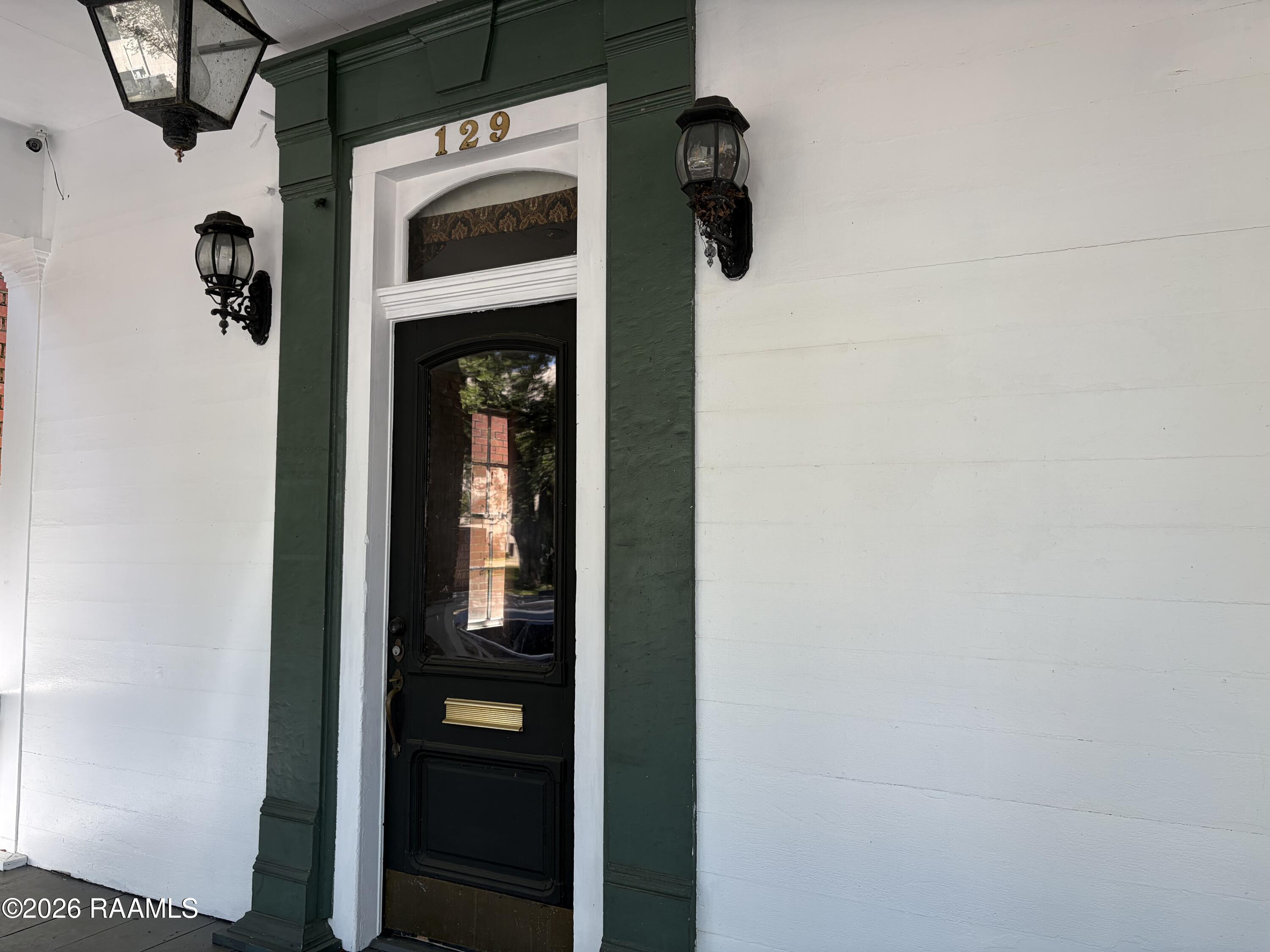 129 W Landry Street