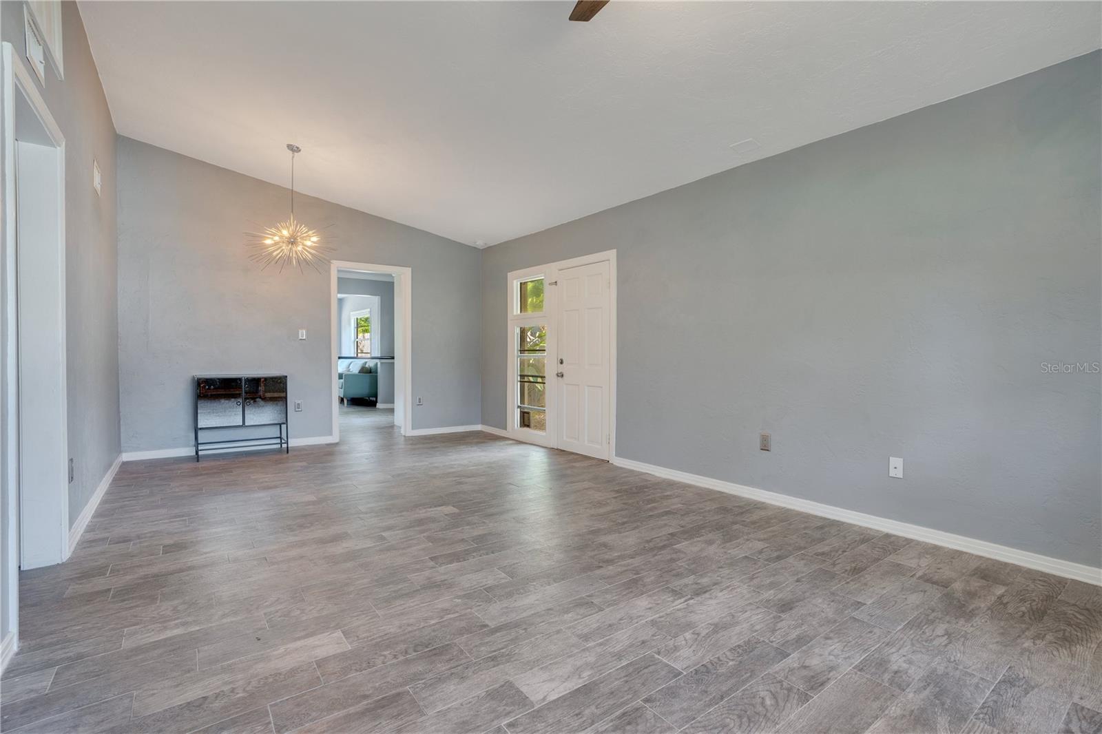 1319 ORCHID AVE