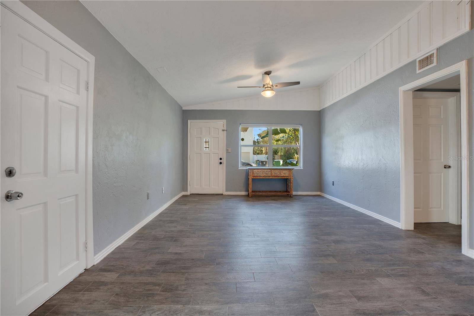 1319 ORCHID AVE