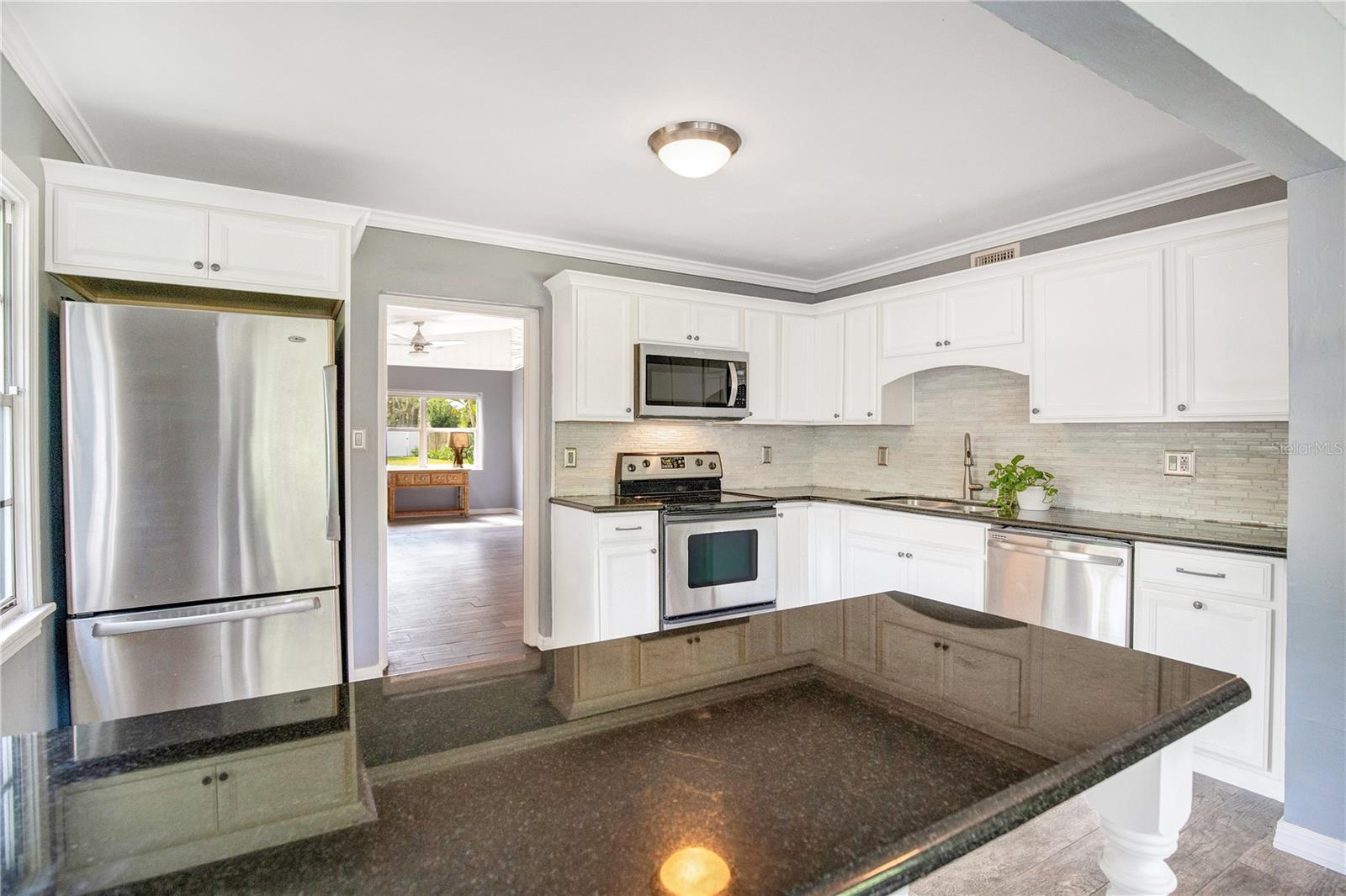 1319 ORCHID AVE