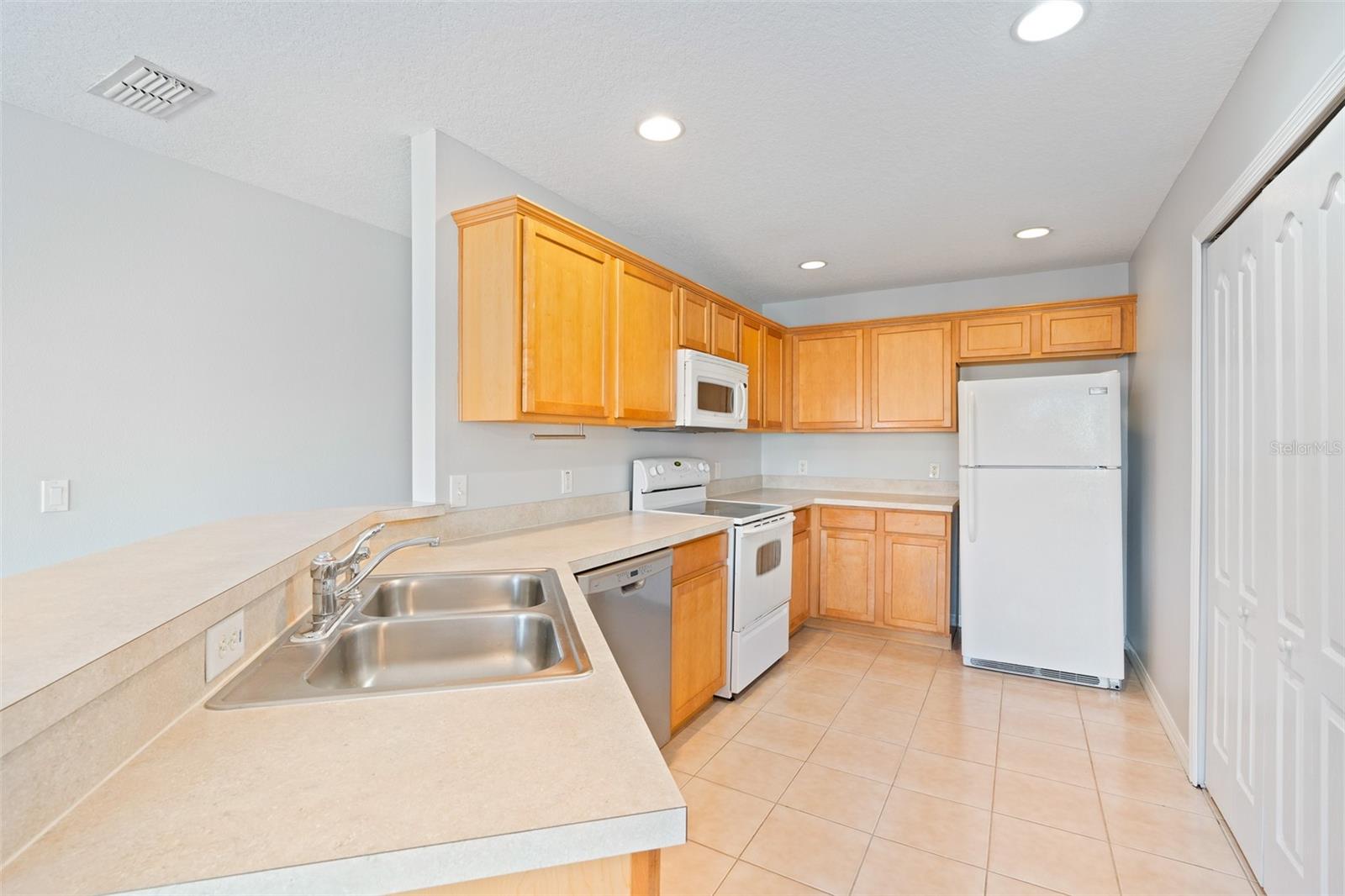 4100 ORANGE TREE CT