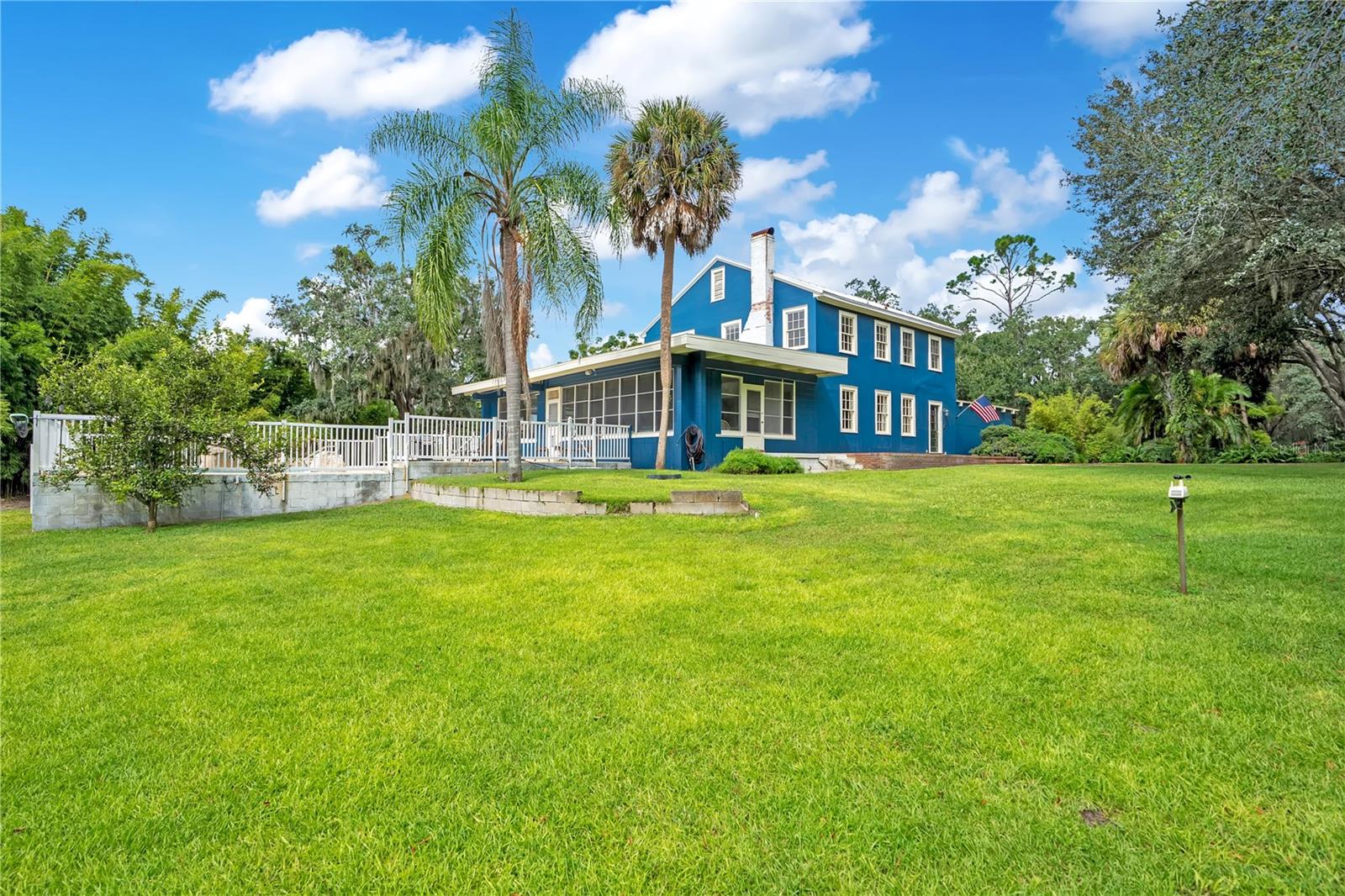 2052 CAROLINA AVE