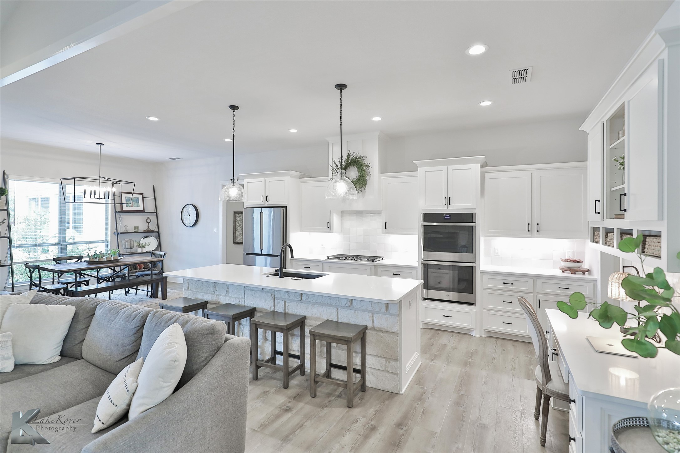 2402 Manor Oaks Terrace